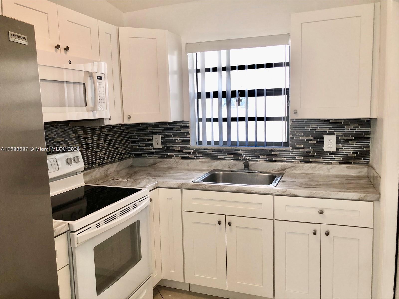 1692 Harding St Rear, Hollywood, Florida 33020, 2 Bedrooms Bedrooms, ,2 BathroomsBathrooms,Residentiallease,For Rent,1692 Harding St Rear,A11530631