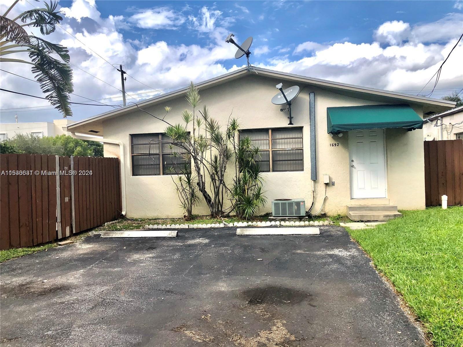 1692 Harding St Rear, Hollywood, Florida 33020, 2 Bedrooms Bedrooms, ,2 BathroomsBathrooms,Residentiallease,For Rent,1692 Harding St Rear,A11530631
