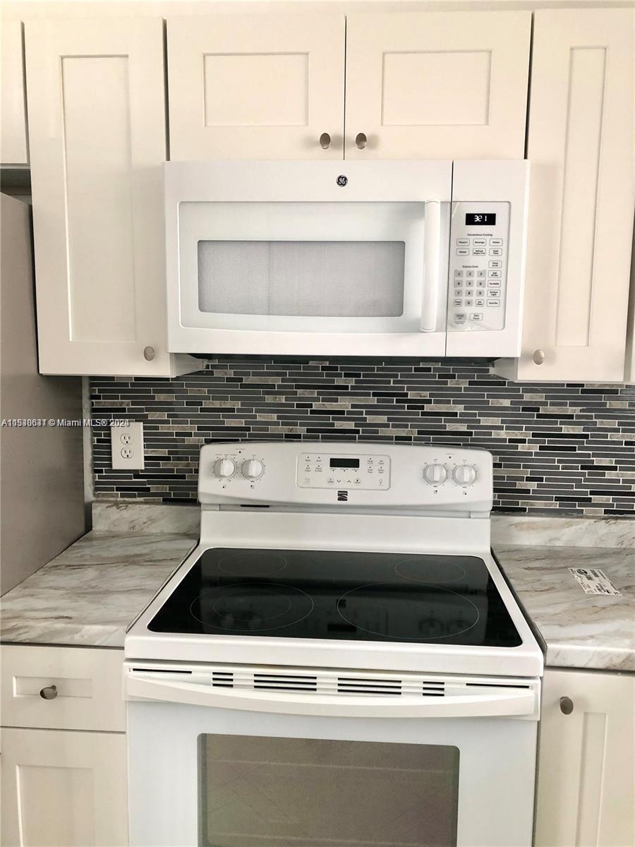 1692 Harding St Rear, Hollywood, Florida 33020, 2 Bedrooms Bedrooms, ,2 BathroomsBathrooms,Residentiallease,For Rent,1692 Harding St Rear,A11530631