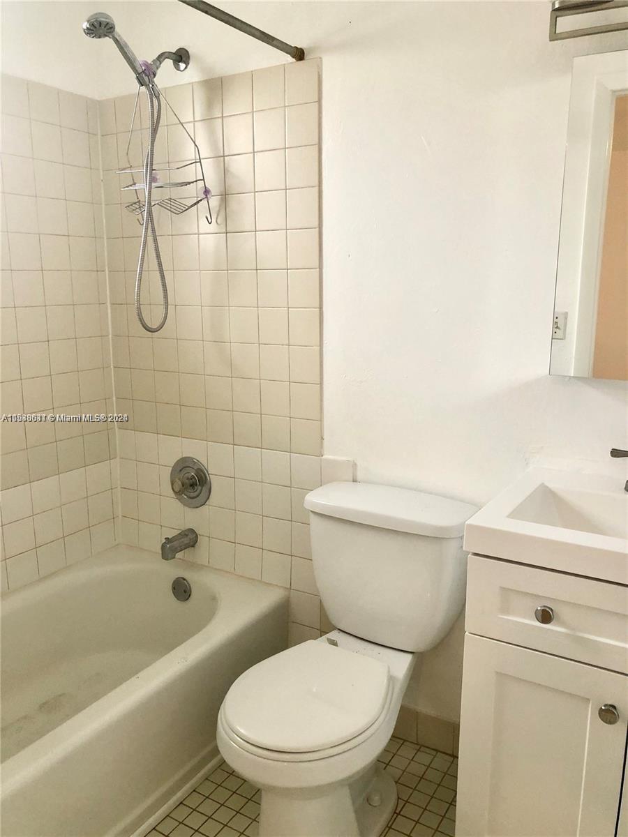 1692 Harding St Rear, Hollywood, Florida 33020, 2 Bedrooms Bedrooms, ,2 BathroomsBathrooms,Residentiallease,For Rent,1692 Harding St Rear,A11530631