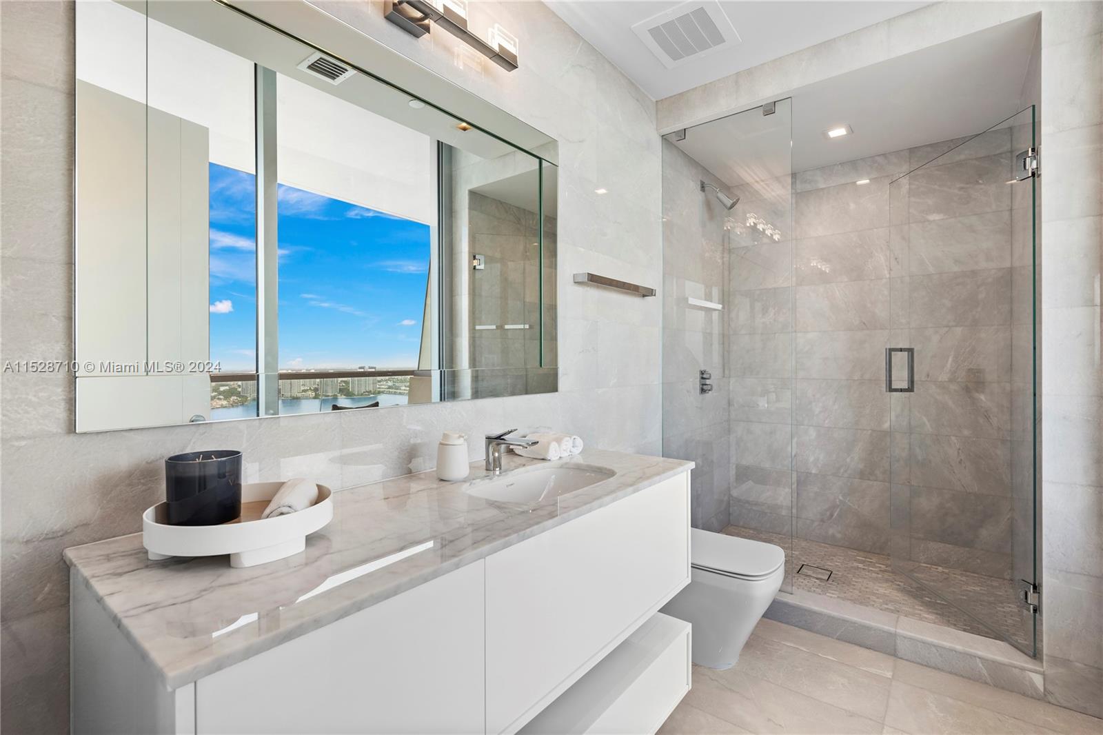 18501 Collins Ave, Sunny Isles Beach, FL, 33160 United States, 3 Bedrooms Bedrooms, ,4 BathroomsBathrooms,Residential,For Sale,Collins Ave,A11528710