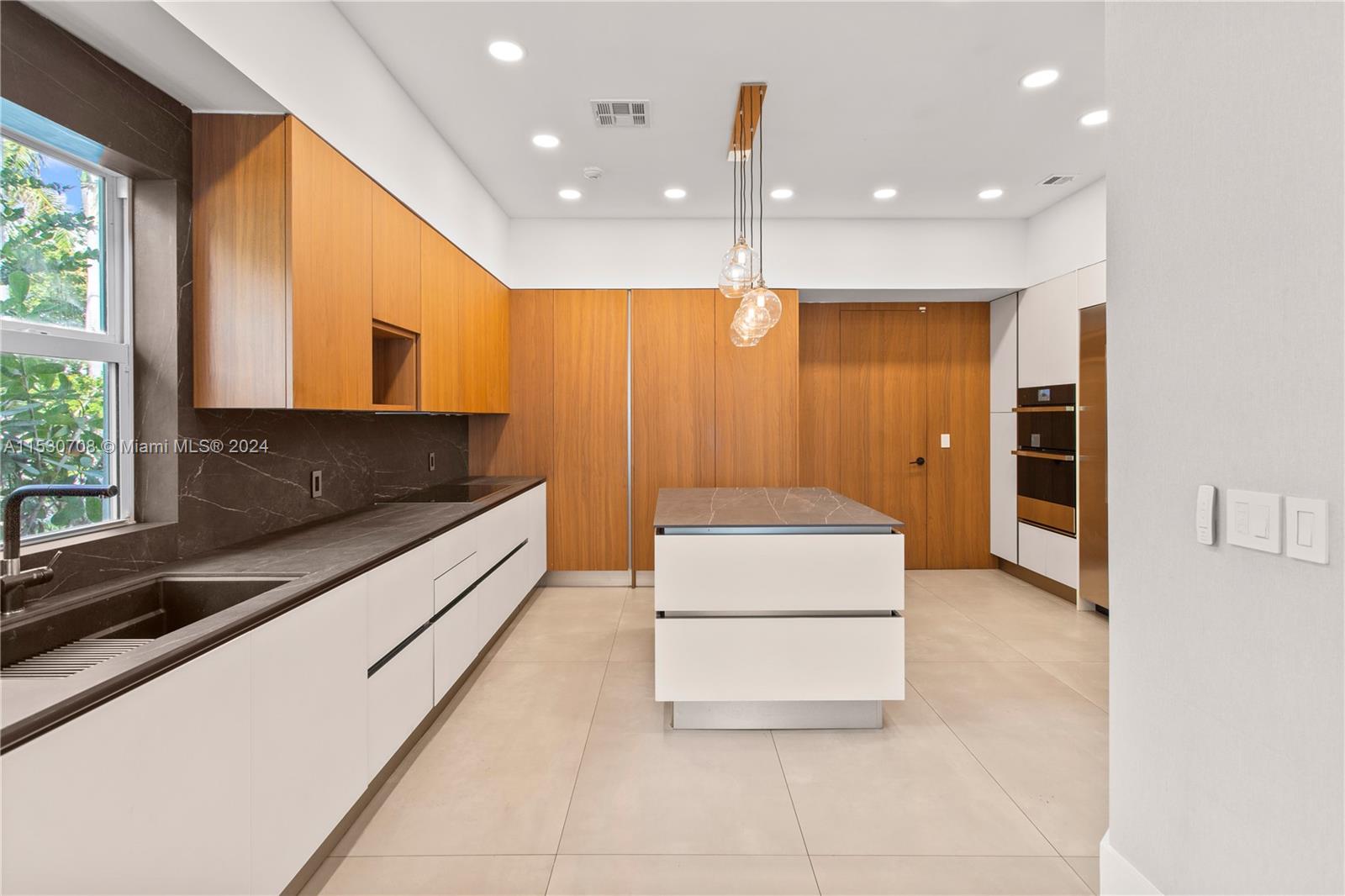 3686 NE 195 Ln, Aventura, Florida 33180, 3 Bedrooms Bedrooms, 8 Rooms Rooms,4 BathroomsBathrooms,Residential,For Sale,3686 NE 195 Ln,A11530708