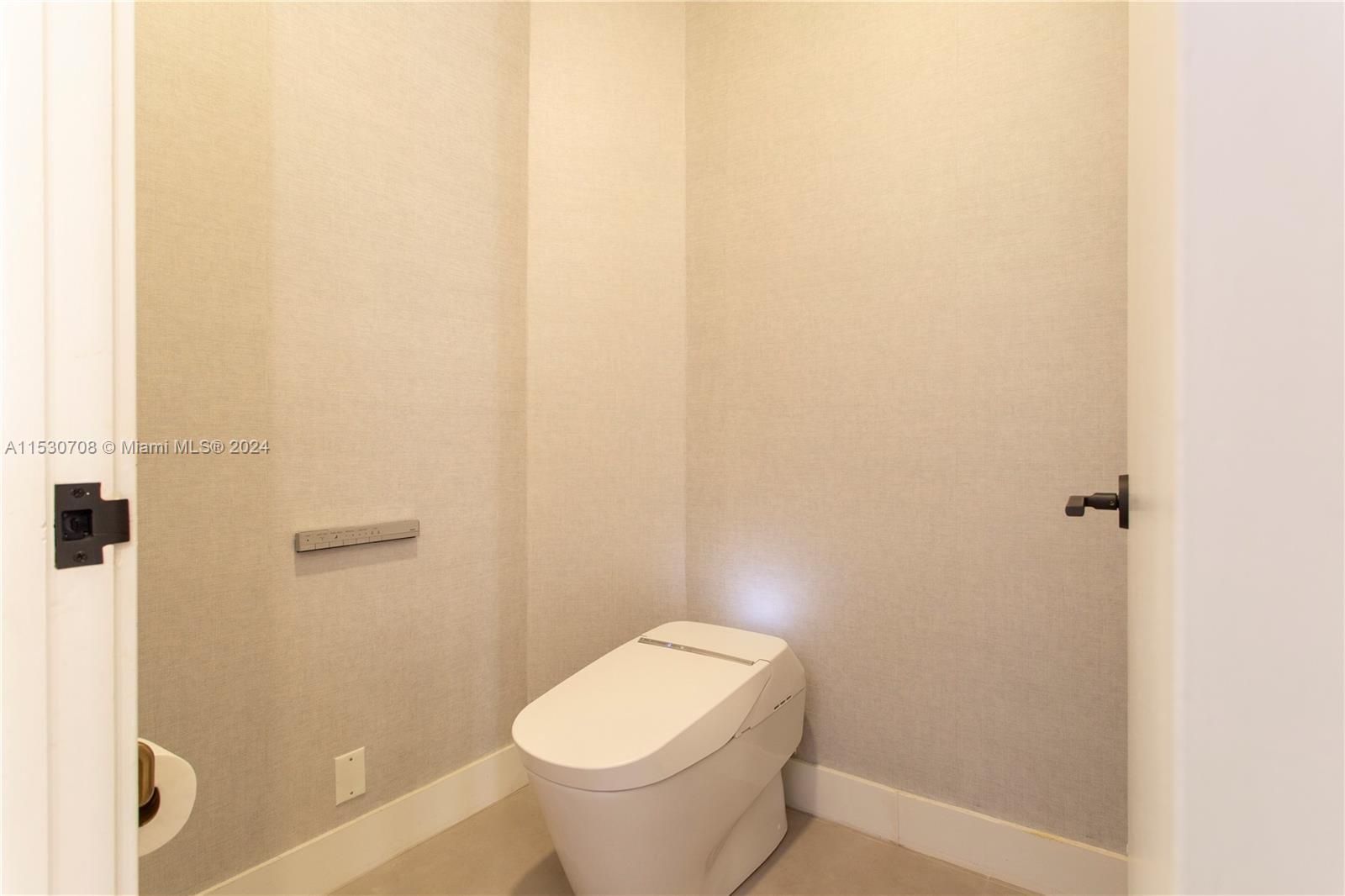 3686 NE 195 Ln, Aventura, Florida 33180, 3 Bedrooms Bedrooms, 8 Rooms Rooms,4 BathroomsBathrooms,Residential,For Sale,3686 NE 195 Ln,A11530708