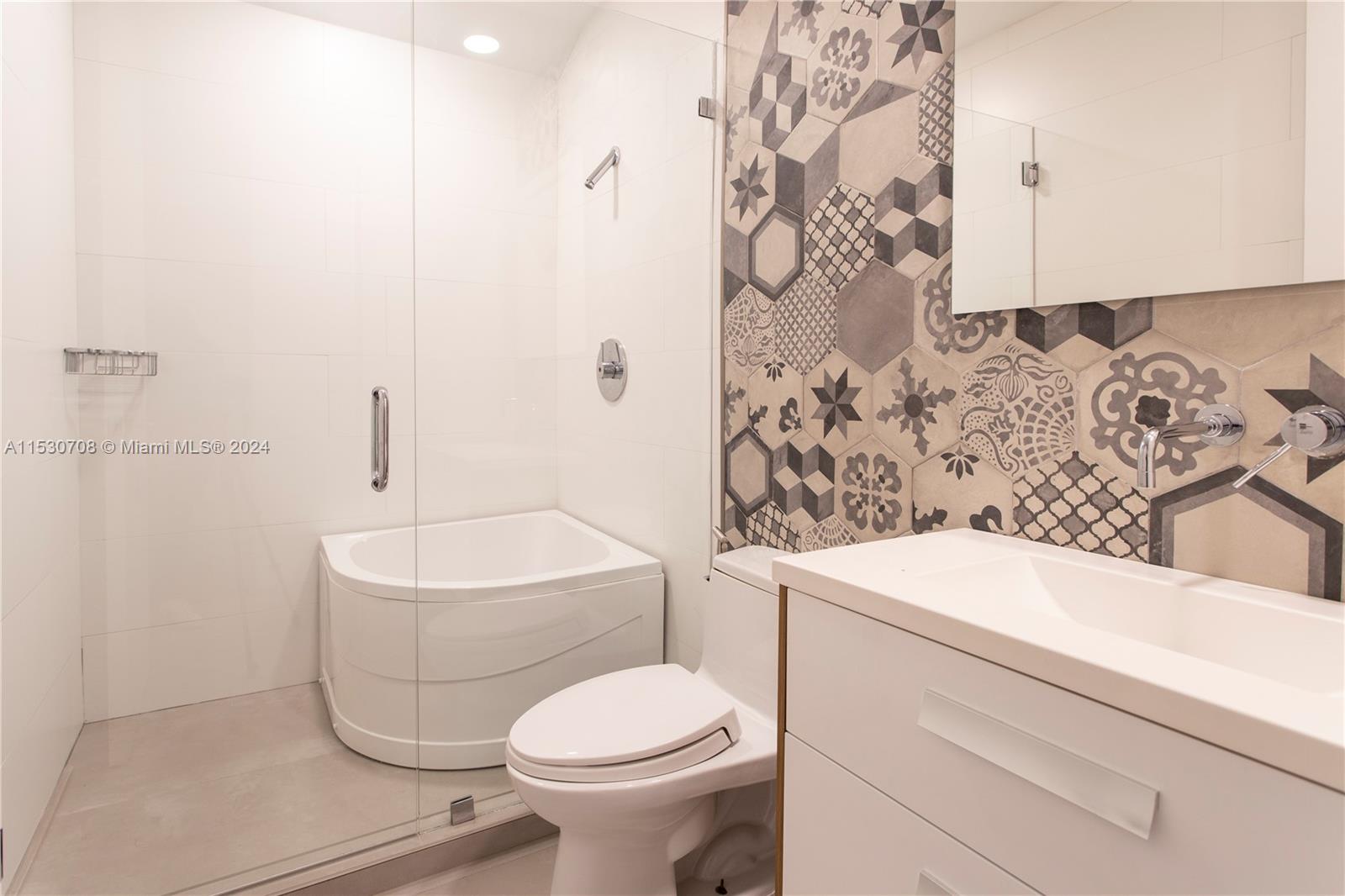 3686 NE 195 Ln, Aventura, Florida 33180, 3 Bedrooms Bedrooms, 8 Rooms Rooms,4 BathroomsBathrooms,Residential,For Sale,3686 NE 195 Ln,A11530708