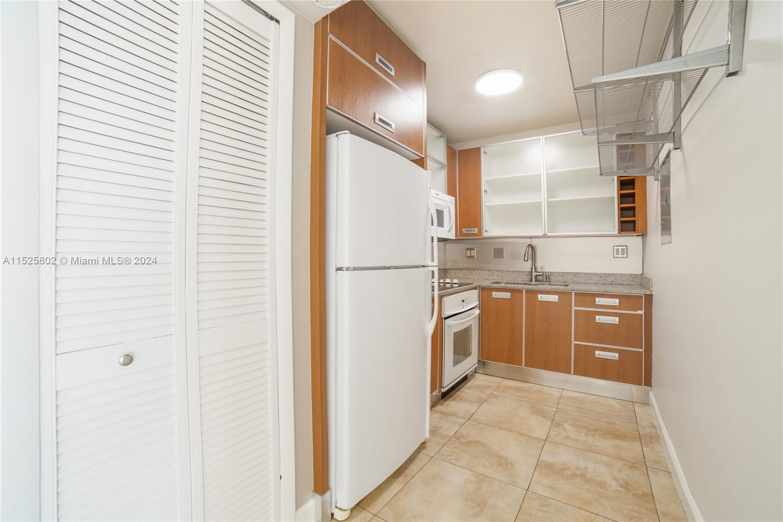 3716 NE 168th St 406, North Miami Beach, Florida 33160, 1 Bedroom Bedrooms, ,1 BathroomBathrooms,Residential,For Sale,3716 NE 168th St 406,A11525802