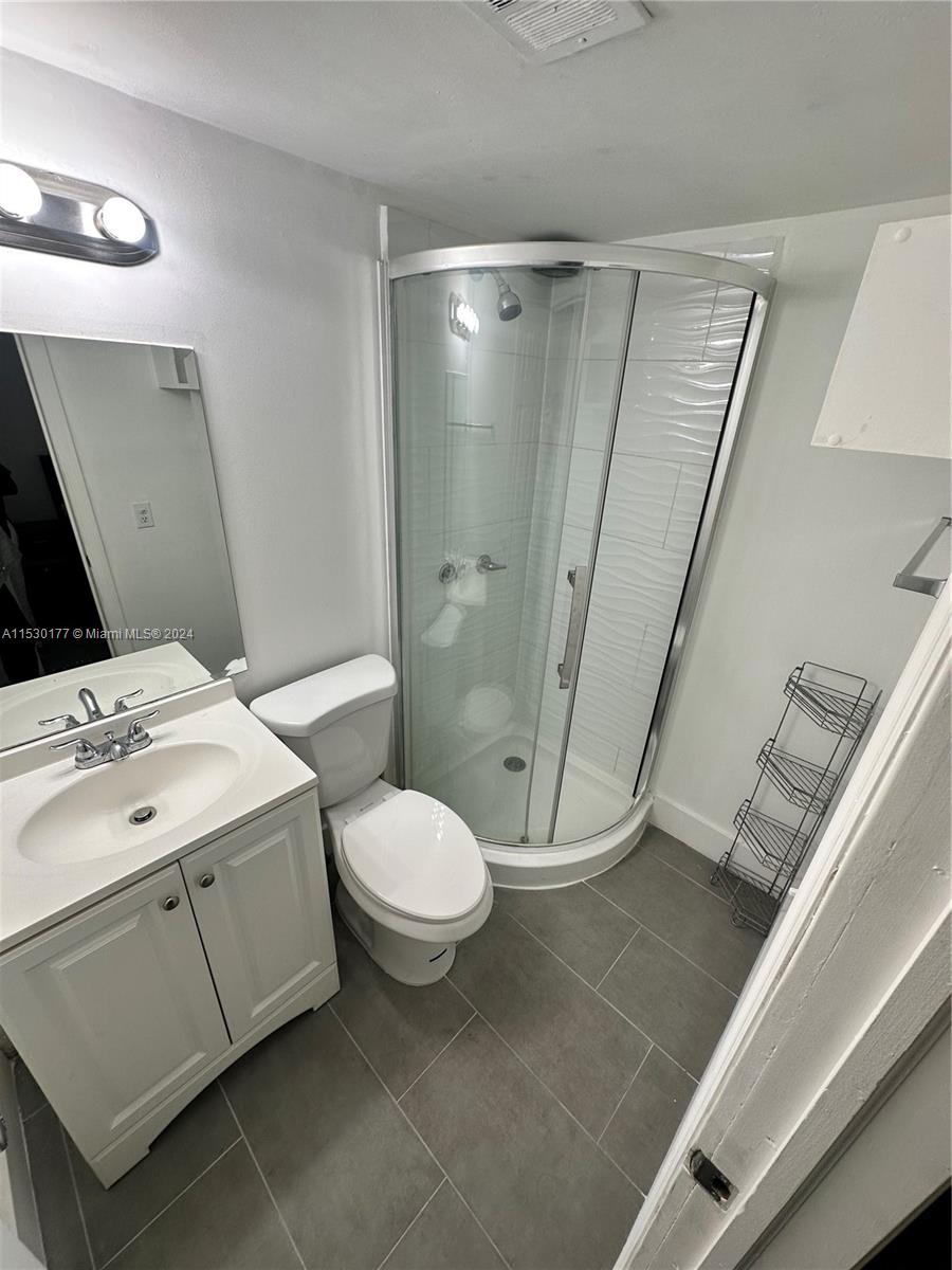 1755 Venice Ln 5W, North Miami, Florida 33181, 1 Bedroom Bedrooms, ,1 BathroomBathrooms,Residentiallease,For Rent,1755 Venice Ln 5W,A11530177