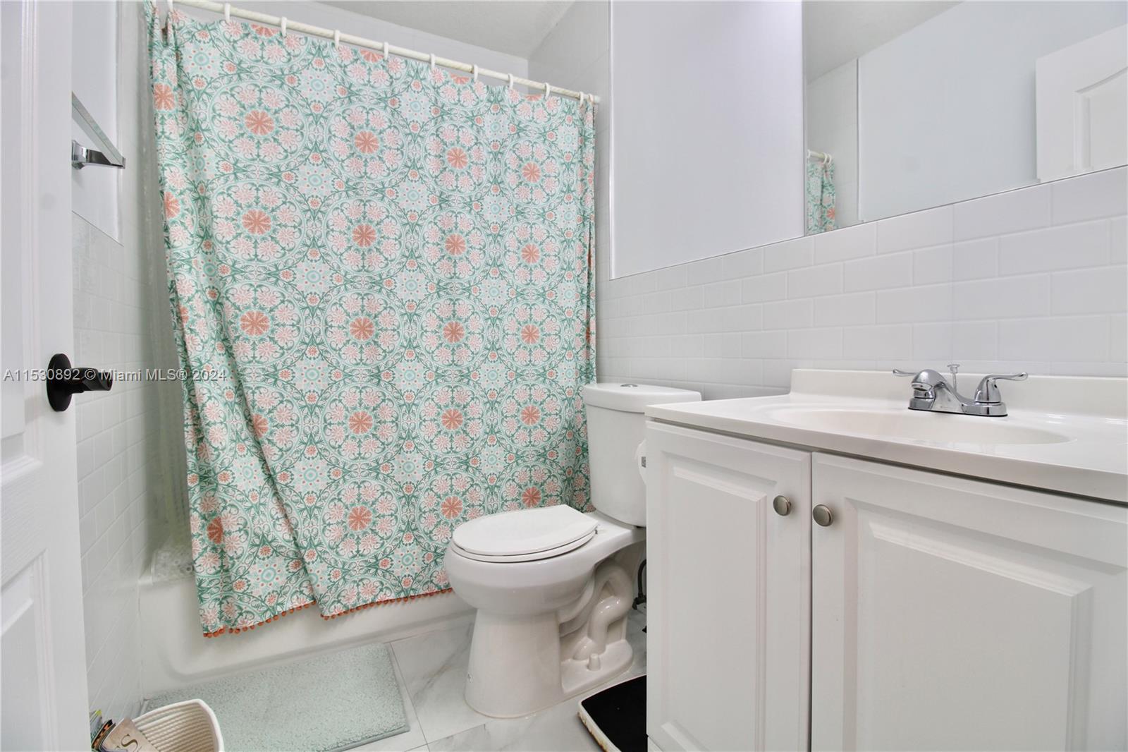 Second bathroom with tub/shower