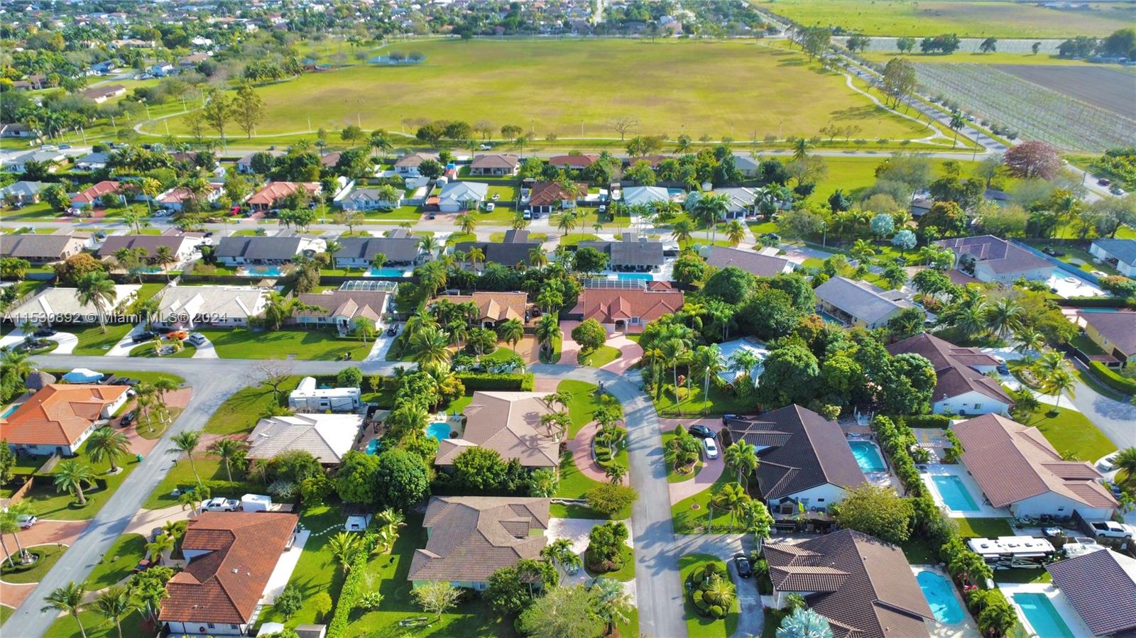 Walk to 40 acre Chuck Pezoldt Park