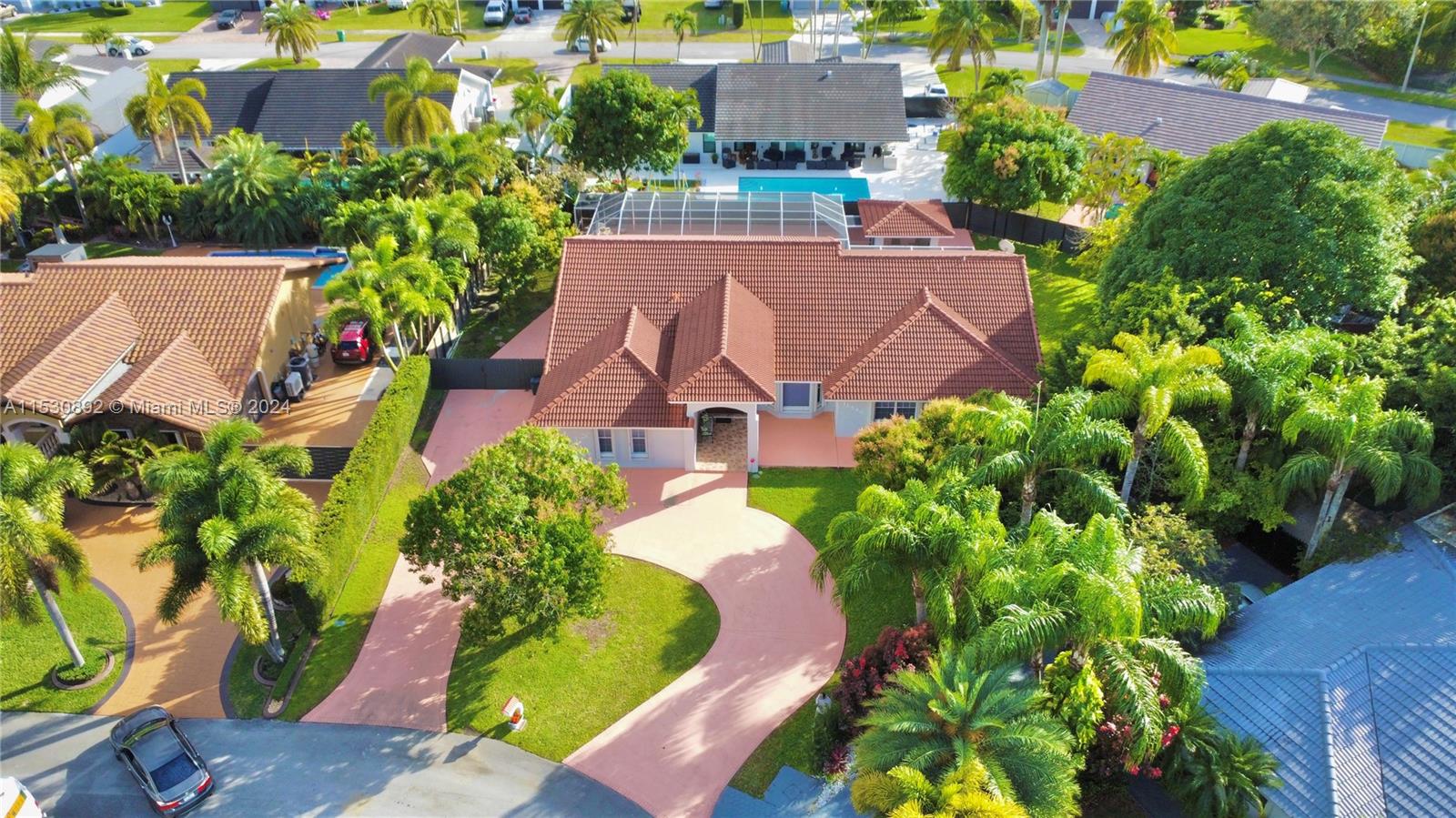 Great neighborhood, quiet street /low traffic