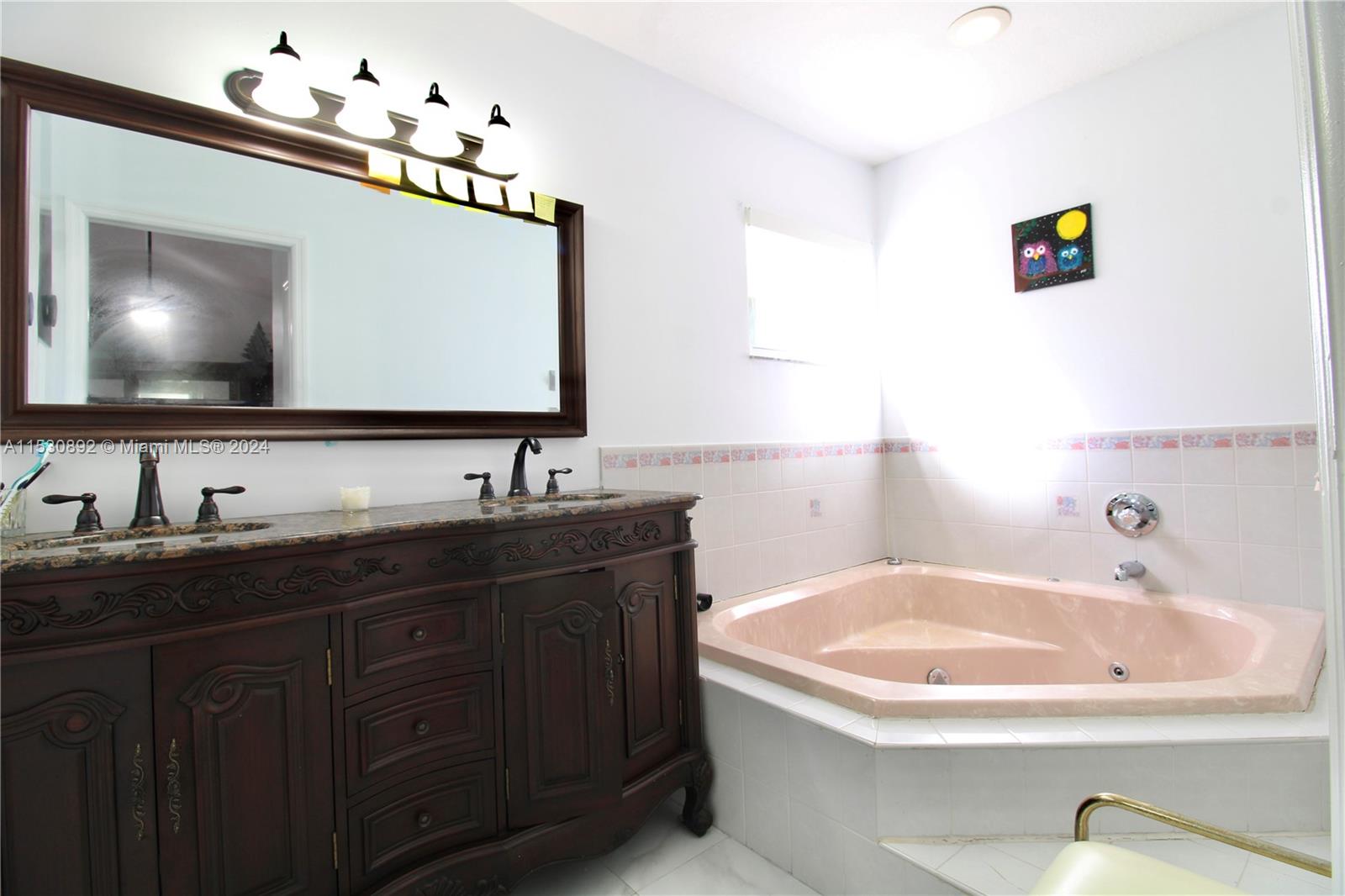 Master bath with jacuzzi