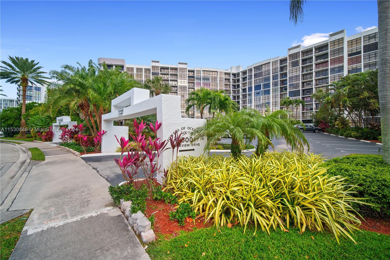 600 Parkview Dr 209, Hallandale Beach, Florida 33009, 2 Bedrooms Bedrooms, ,2 BathroomsBathrooms,Residential,For Sale,600 Parkview Dr 209,A11530888