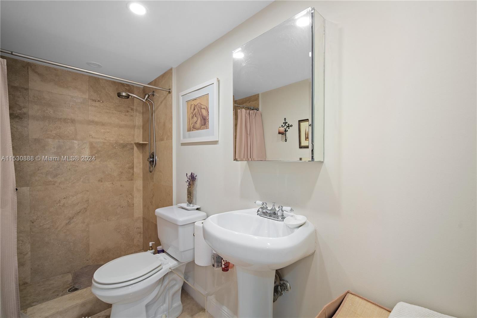 600 Parkview Dr 209, Hallandale Beach, Florida 33009, 2 Bedrooms Bedrooms, ,2 BathroomsBathrooms,Residential,For Sale,600 Parkview Dr 209,A11530888