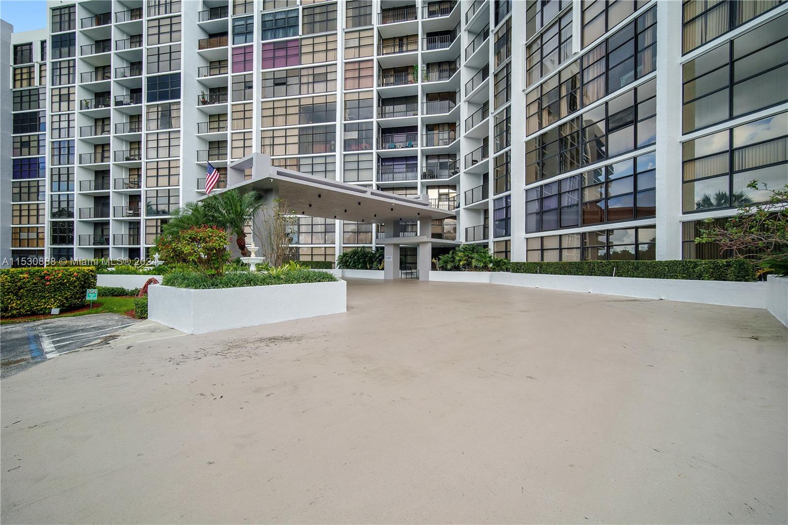 600 Parkview Dr 209, Hallandale Beach, Florida 33009, 2 Bedrooms Bedrooms, ,2 BathroomsBathrooms,Residential,For Sale,600 Parkview Dr 209,A11530888
