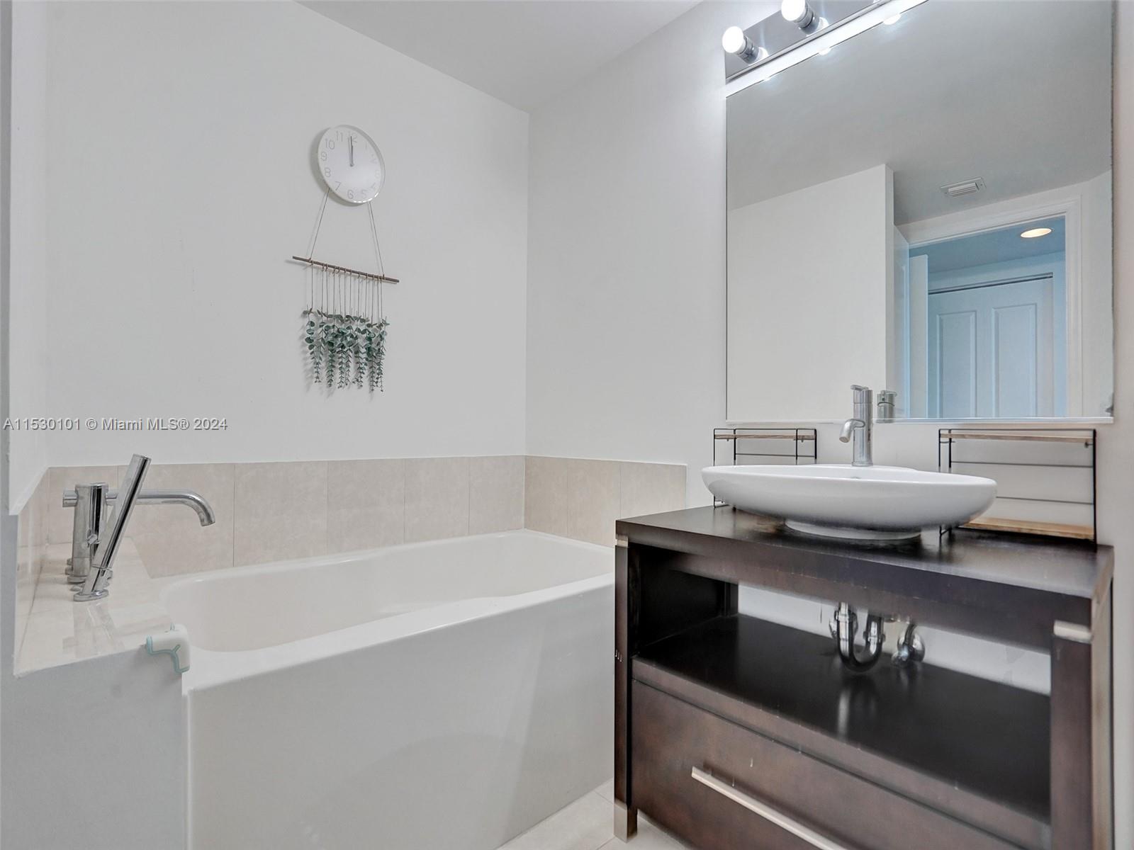 480 NE 30th St 901, Miami, Florida 33137, 2 Bedrooms Bedrooms, ,2 BathroomsBathrooms,Residentiallease,For Rent,480 NE 30th St 901,A11530101