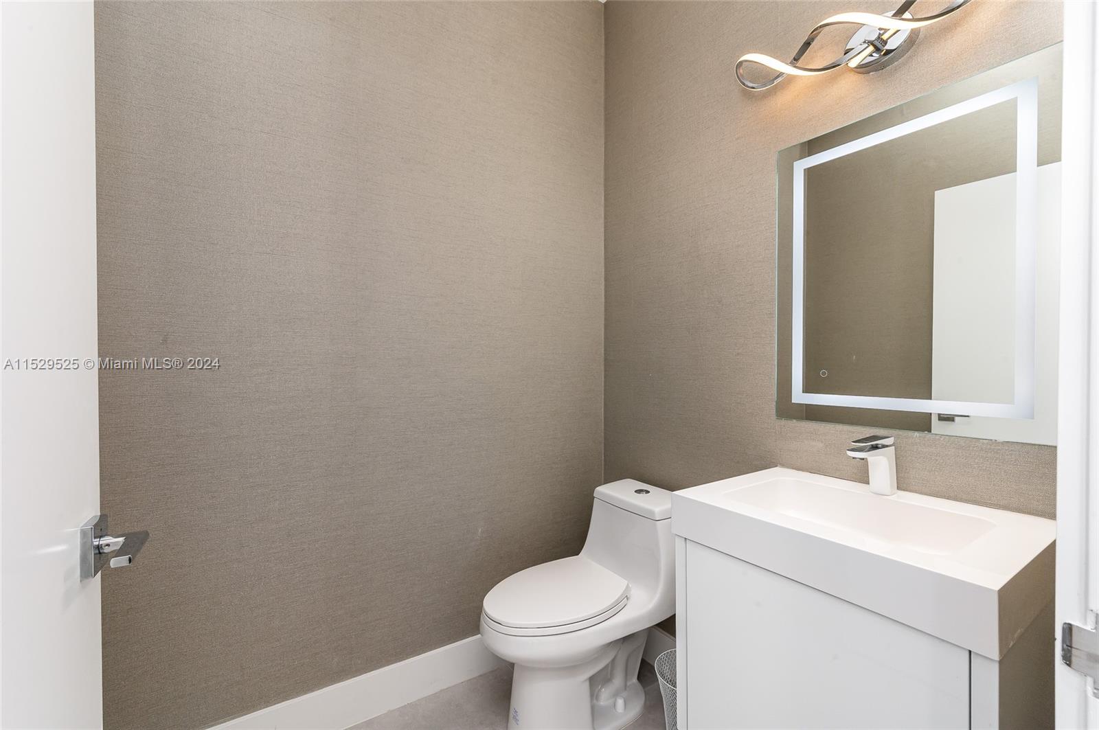 2560 NE 199th St, Miami, Florida 33180, 5 Bedrooms Bedrooms, ,5 BathroomsBathrooms,Residentiallease,For Rent,2560 NE 199th St,A11529525