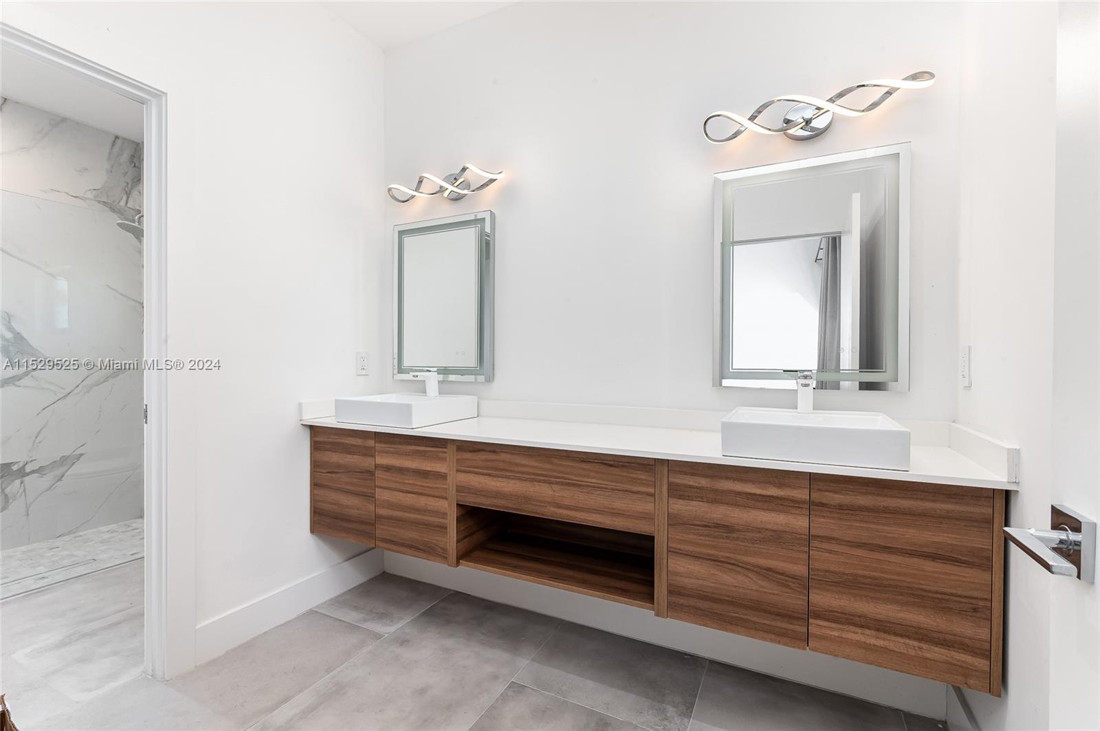 2560 NE 199th St, Miami, Florida 33180, 5 Bedrooms Bedrooms, ,5 BathroomsBathrooms,Residentiallease,For Rent,2560 NE 199th St,A11529525