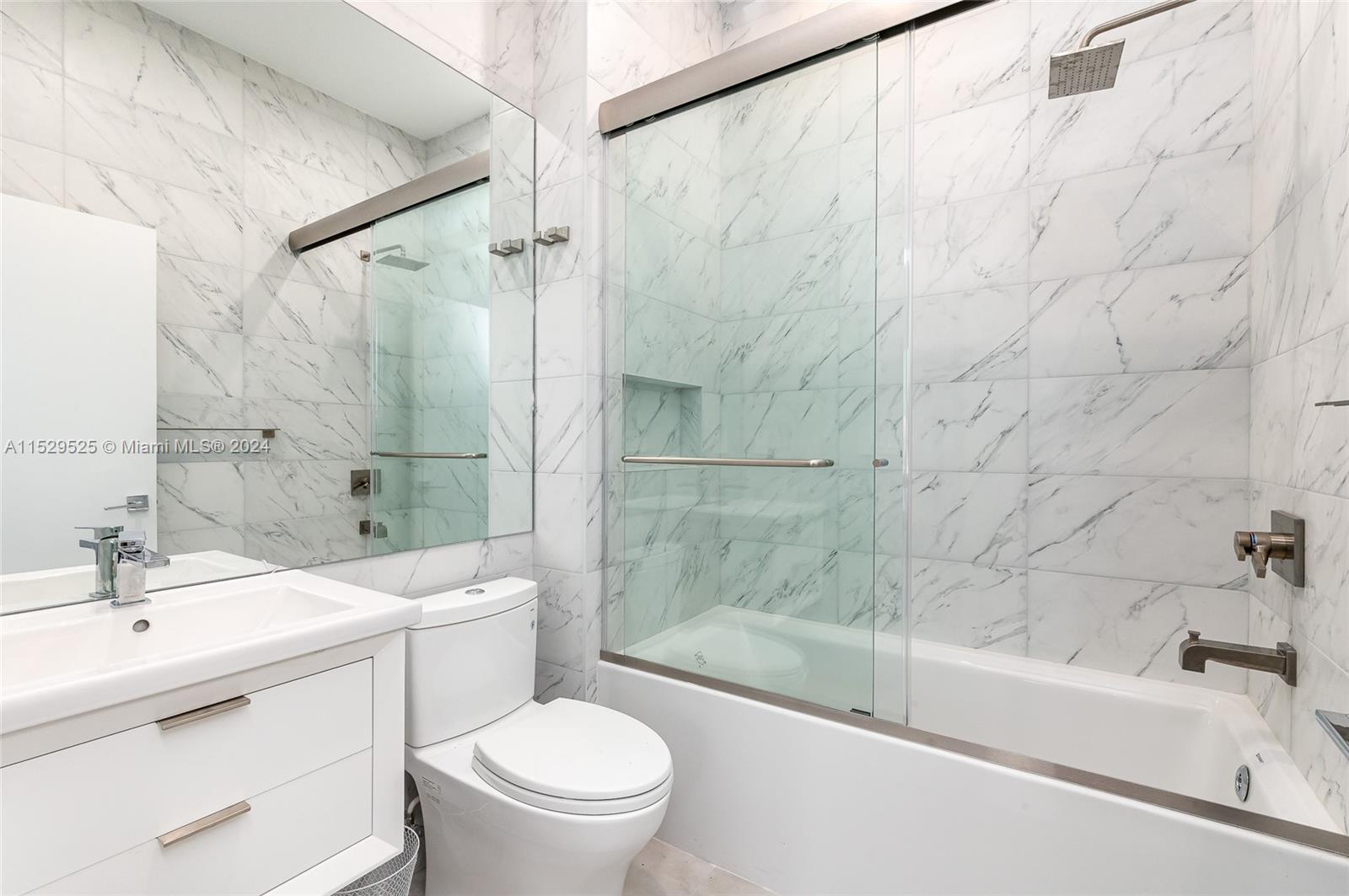 2560 NE 199th St, Miami, Florida 33180, 5 Bedrooms Bedrooms, ,5 BathroomsBathrooms,Residentiallease,For Rent,2560 NE 199th St,A11529525