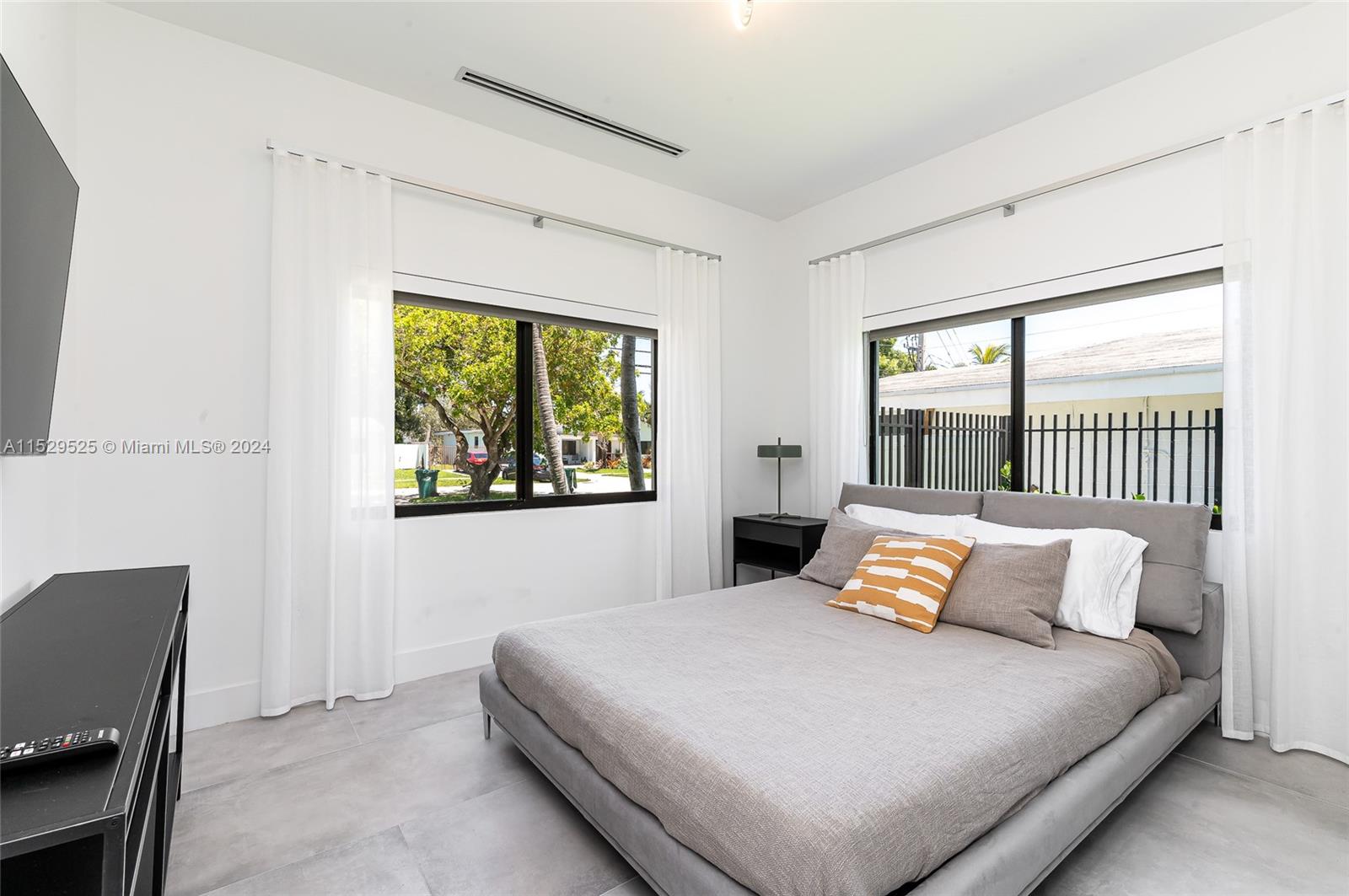 2560 NE 199th St, Miami, Florida 33180, 5 Bedrooms Bedrooms, ,5 BathroomsBathrooms,Residentiallease,For Rent,2560 NE 199th St,A11529525