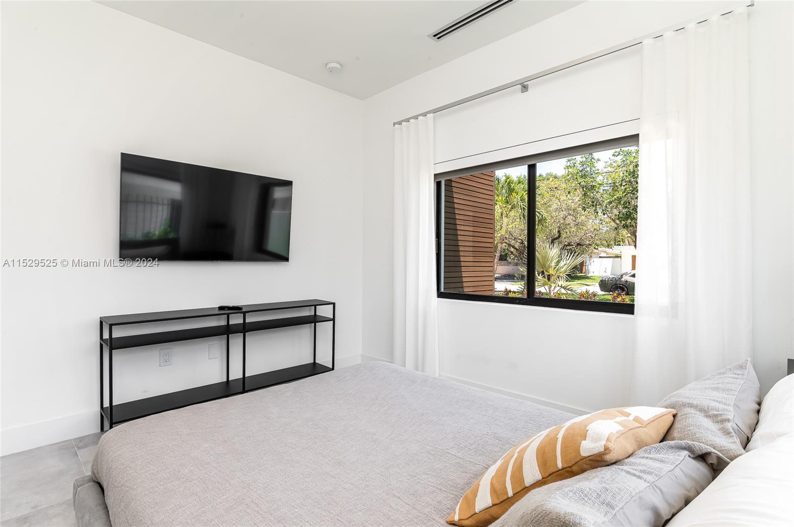 2560 NE 199th St, Miami, Florida 33180, 5 Bedrooms Bedrooms, ,5 BathroomsBathrooms,Residentiallease,For Rent,2560 NE 199th St,A11529525