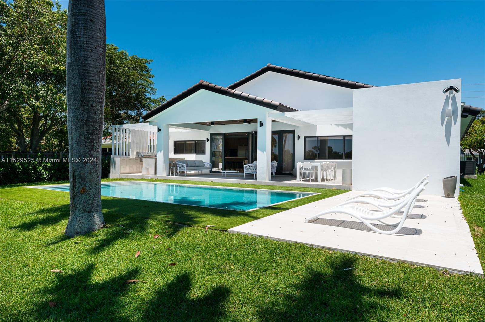 2560 NE 199th St, Miami, Florida 33180, 5 Bedrooms Bedrooms, ,5 BathroomsBathrooms,Residentiallease,For Rent,2560 NE 199th St,A11529525