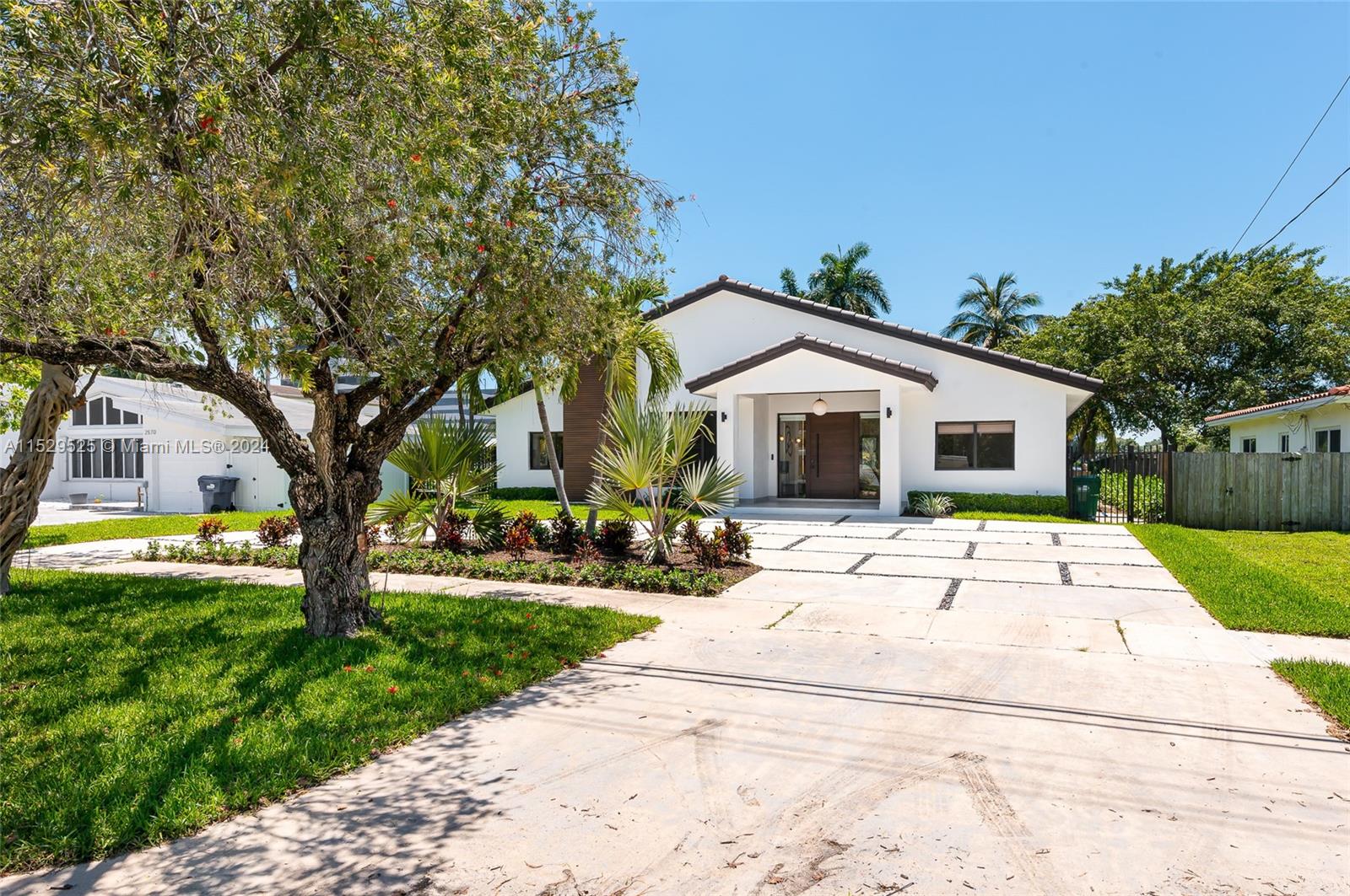 2560 NE 199th St, Miami, Florida 33180, 5 Bedrooms Bedrooms, ,5 BathroomsBathrooms,Residentiallease,For Rent,2560 NE 199th St,A11529525