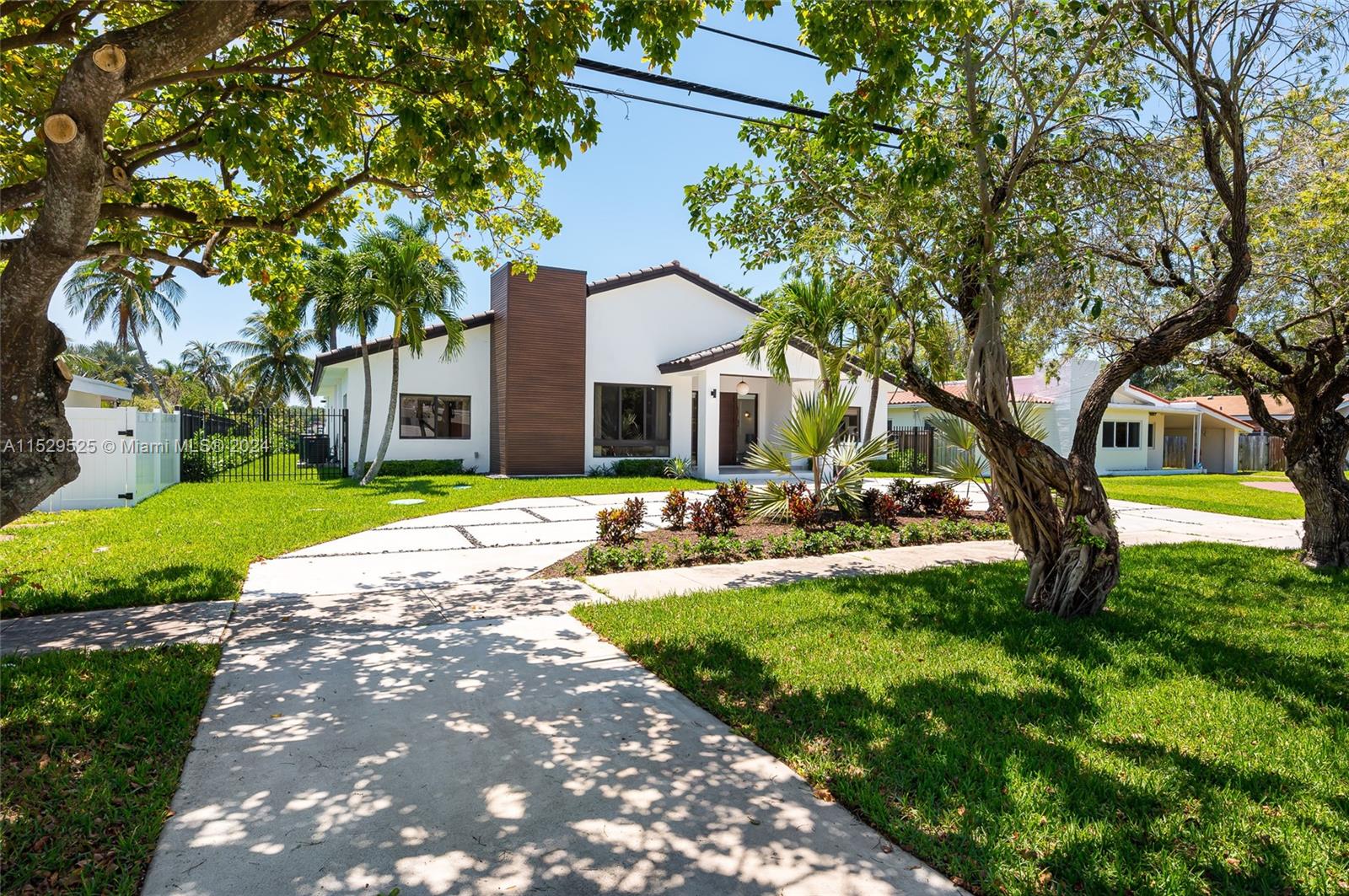 2560 NE 199th St, Miami, Florida 33180, 5 Bedrooms Bedrooms, ,5 BathroomsBathrooms,Residentiallease,For Rent,2560 NE 199th St,A11529525