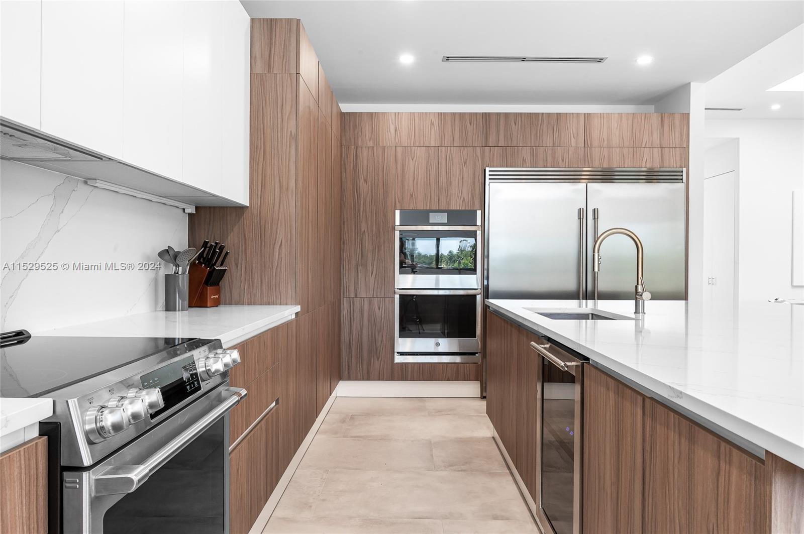 2560 NE 199th St, Miami, Florida 33180, 5 Bedrooms Bedrooms, ,5 BathroomsBathrooms,Residentiallease,For Rent,2560 NE 199th St,A11529525