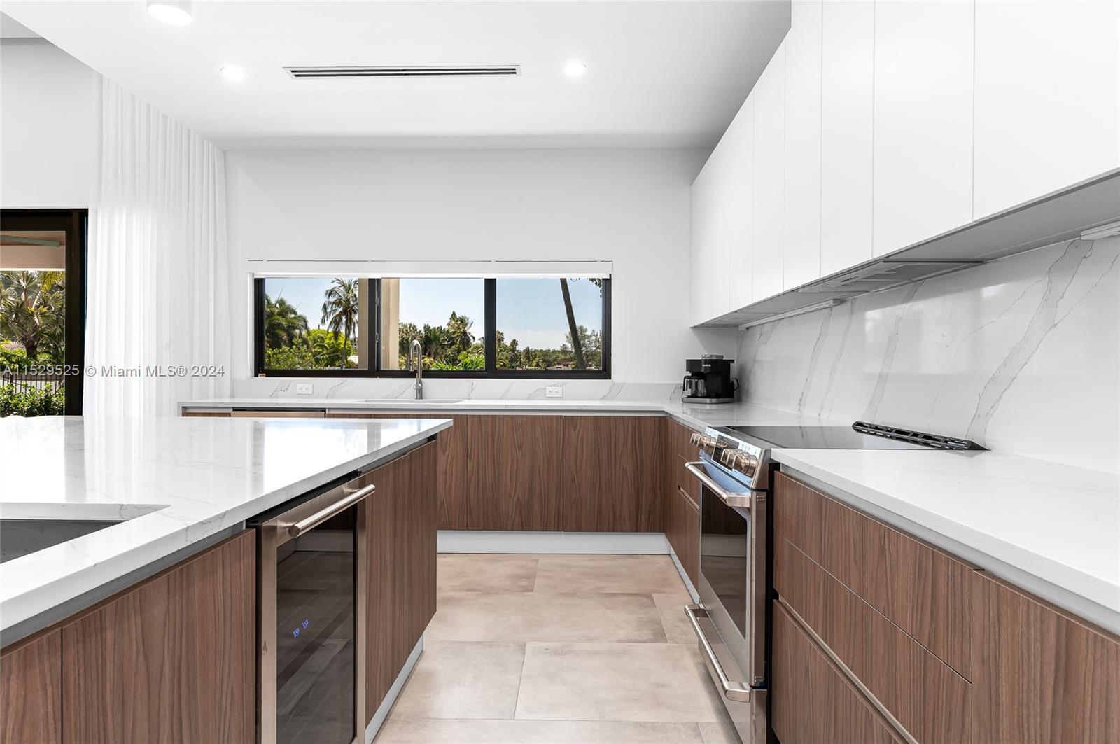 2560 NE 199th St, Miami, Florida 33180, 5 Bedrooms Bedrooms, ,5 BathroomsBathrooms,Residentiallease,For Rent,2560 NE 199th St,A11529525