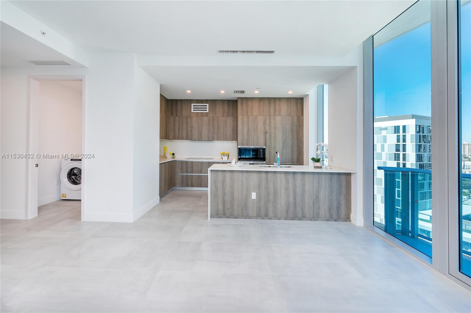 17550 Collins Avenue, Sunny Isles Beach, FL, 33160 United States, 2 Bedrooms Bedrooms, ,2 BathroomsBathrooms,Residential,For Sale,Collins Avenue,A11530432