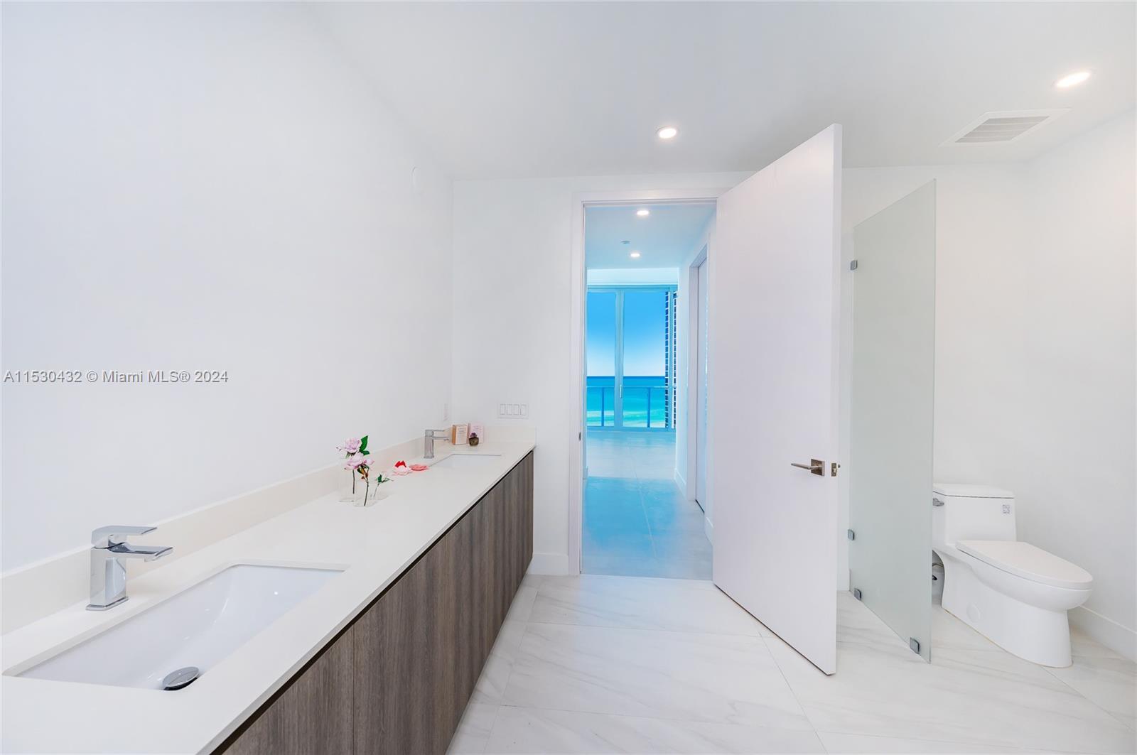 17550 Collins Avenue, Sunny Isles Beach, FL, 33160 United States, 2 Bedrooms Bedrooms, ,2 BathroomsBathrooms,Residential,For Sale,Collins Avenue,A11530432