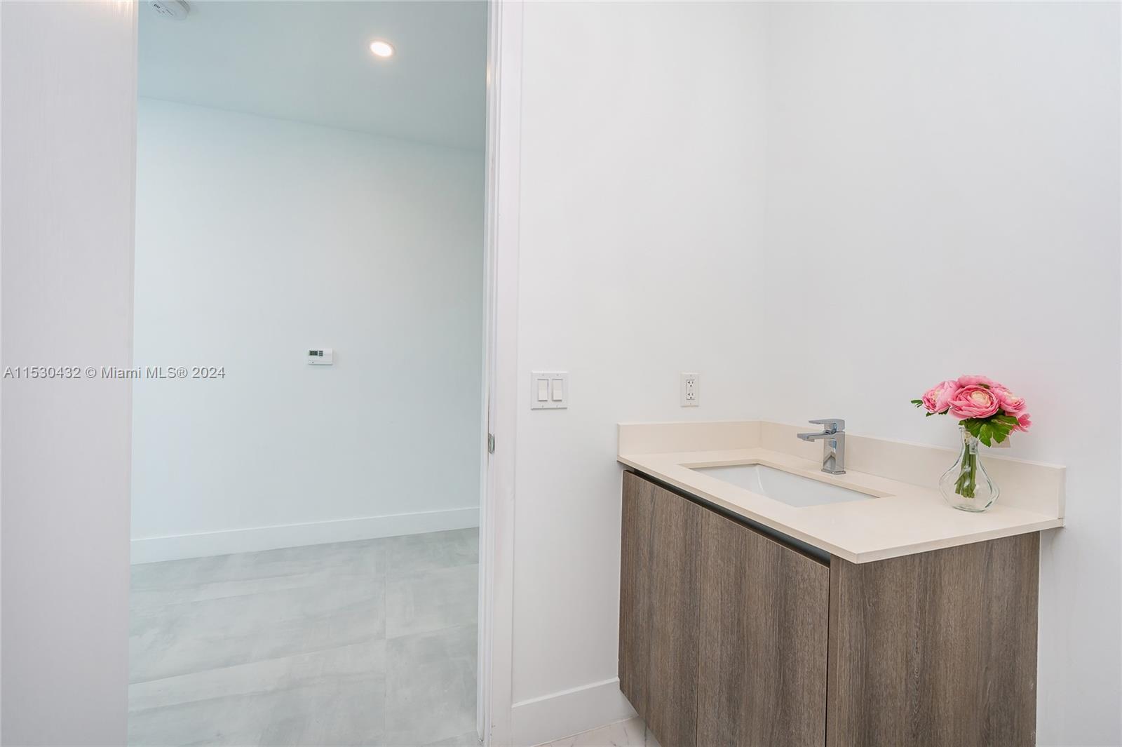 17550 Collins Avenue, Sunny Isles Beach, FL, 33160 United States, 2 Bedrooms Bedrooms, ,2 BathroomsBathrooms,Residential,For Sale,Collins Avenue,A11530432