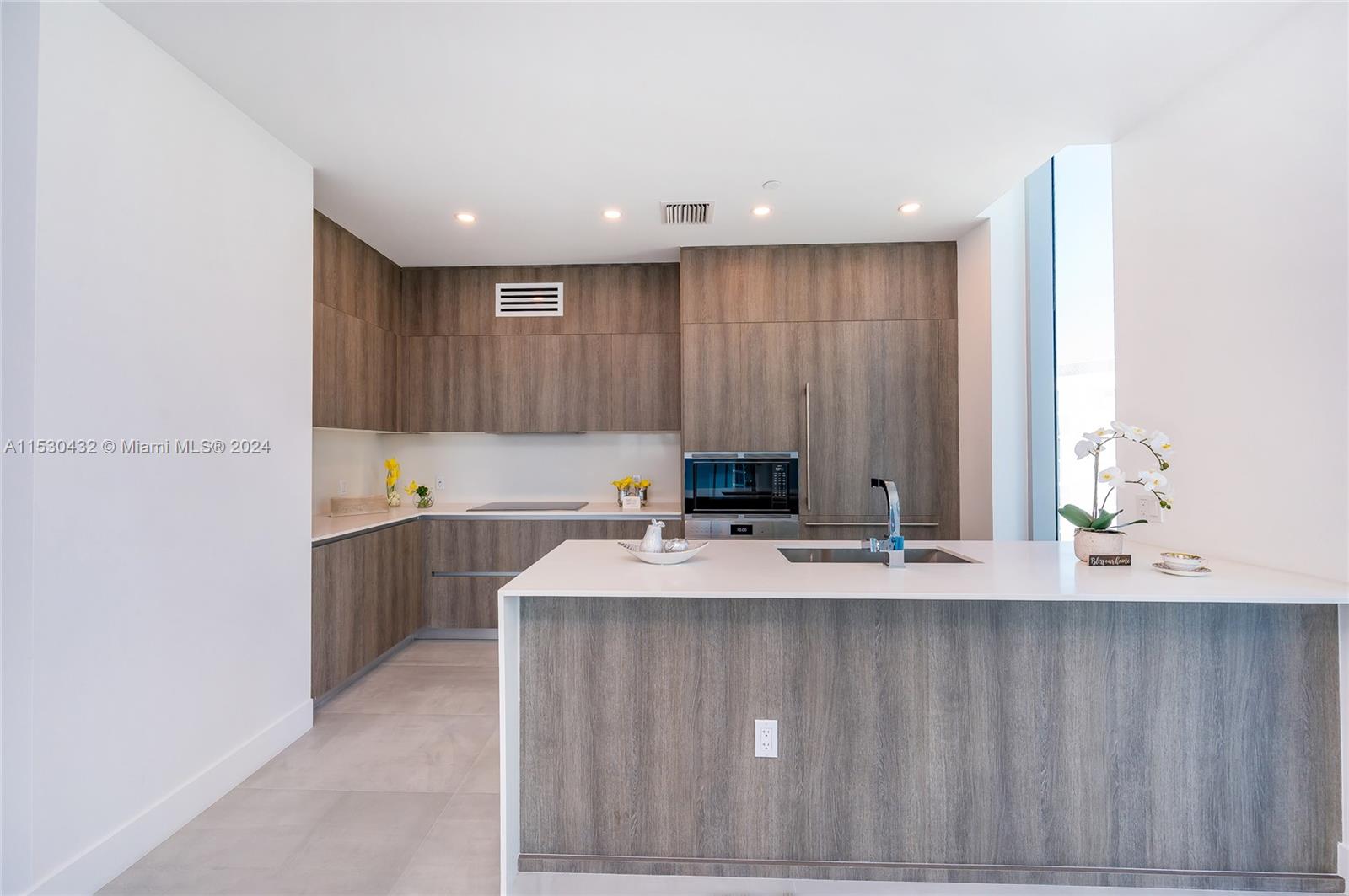 17550 Collins Avenue, Sunny Isles Beach, FL, 33160 United States, 2 Bedrooms Bedrooms, ,2 BathroomsBathrooms,Residential,For Sale,Collins Avenue,A11530432
