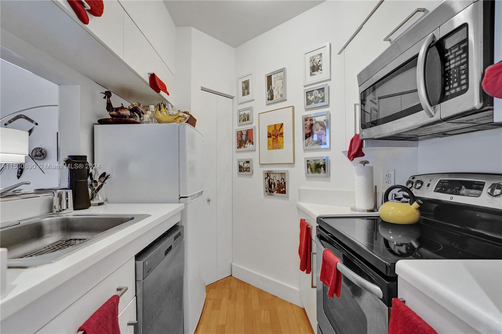 21205 Yacht Club Dr. 301, Aventura, Florida 33180, 1 Bedroom Bedrooms, ,1 BathroomBathrooms,Residential,For Sale,21205 Yacht Club Dr. 301,A11530890