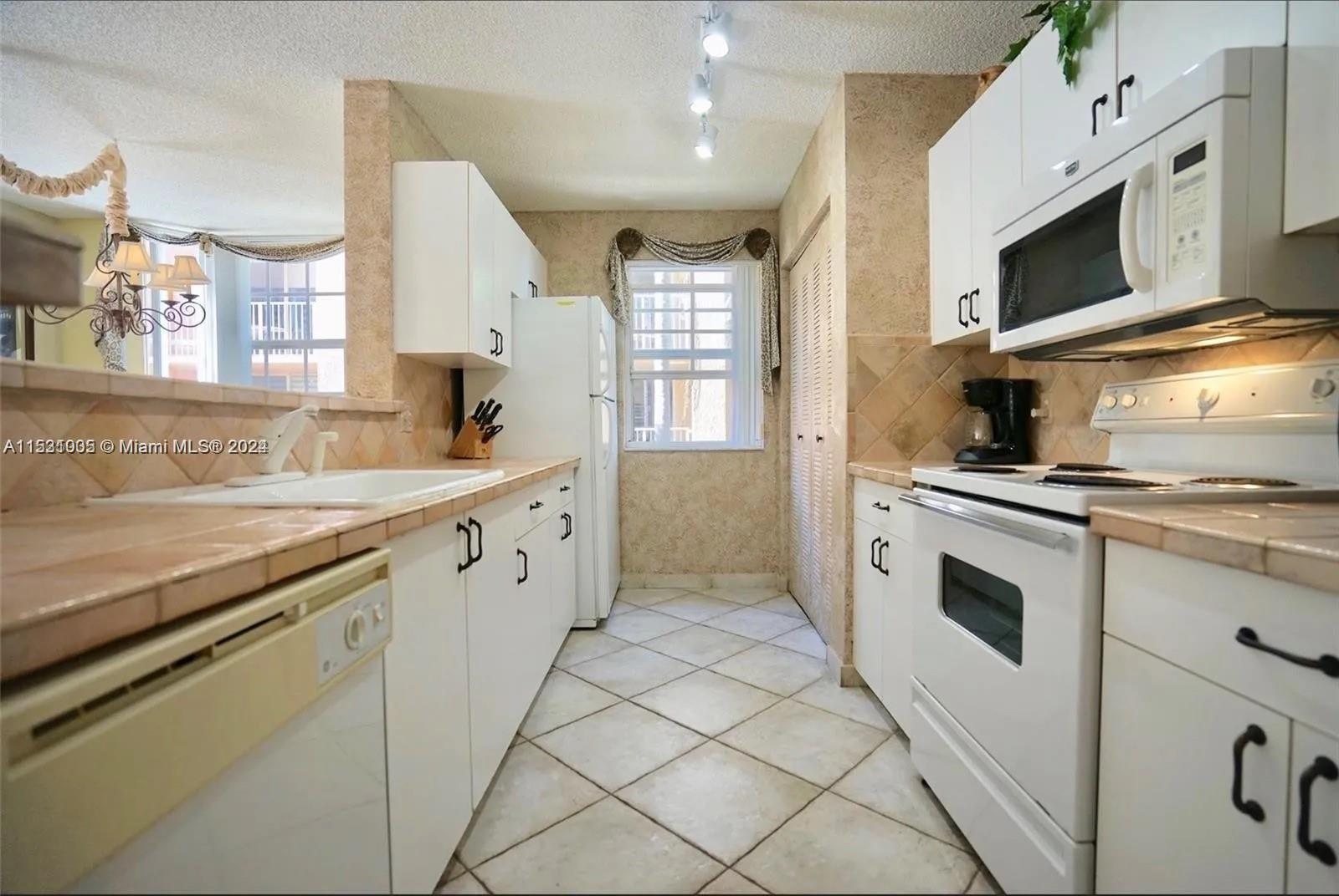 19877 E Country Club Dr 3407, Aventura, Florida 33180, 3 Bedrooms Bedrooms, ,2 BathroomsBathrooms,Residentiallease,For Rent,19877 E Country Club Dr 3407,A11531005