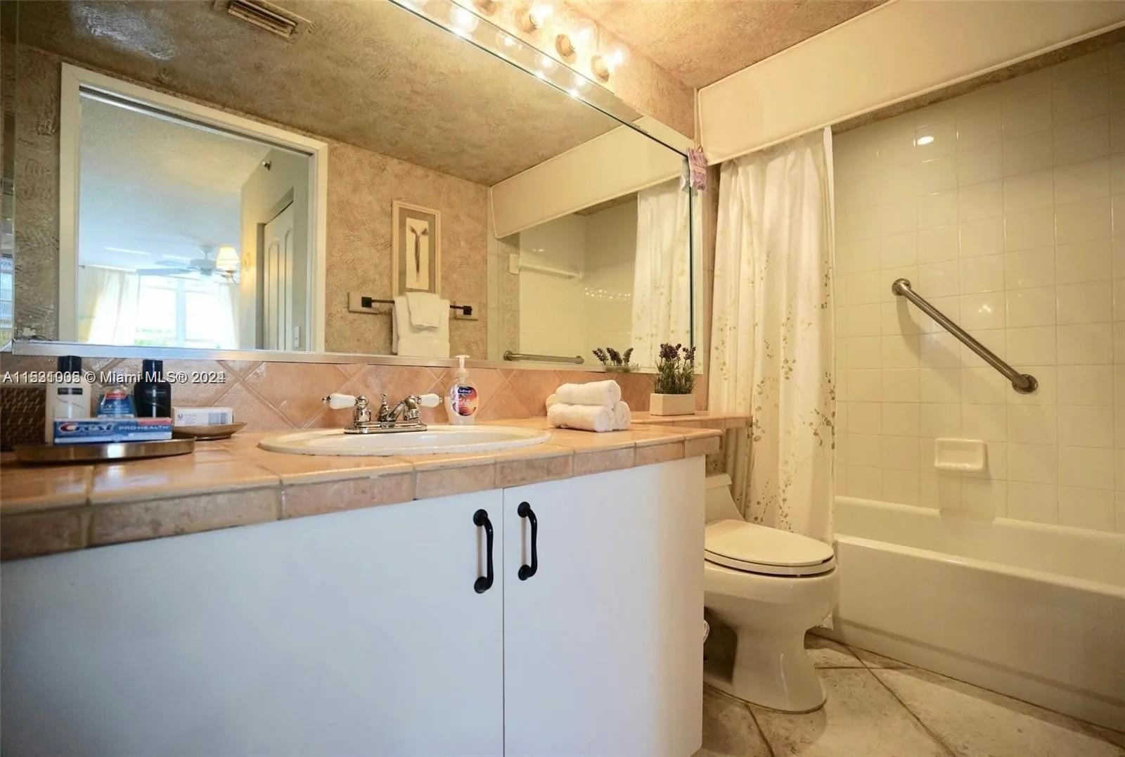 19877 E Country Club Dr 3407, Aventura, Florida 33180, 3 Bedrooms Bedrooms, ,2 BathroomsBathrooms,Residentiallease,For Rent,19877 E Country Club Dr 3407,A11531005