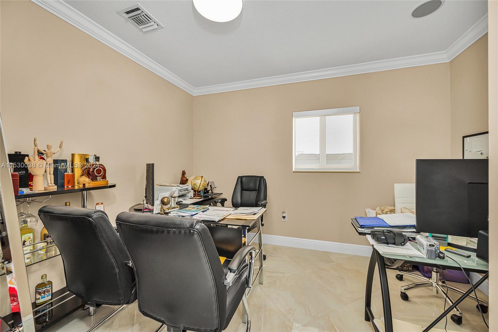 Elevator w/ 3rd floor key entry