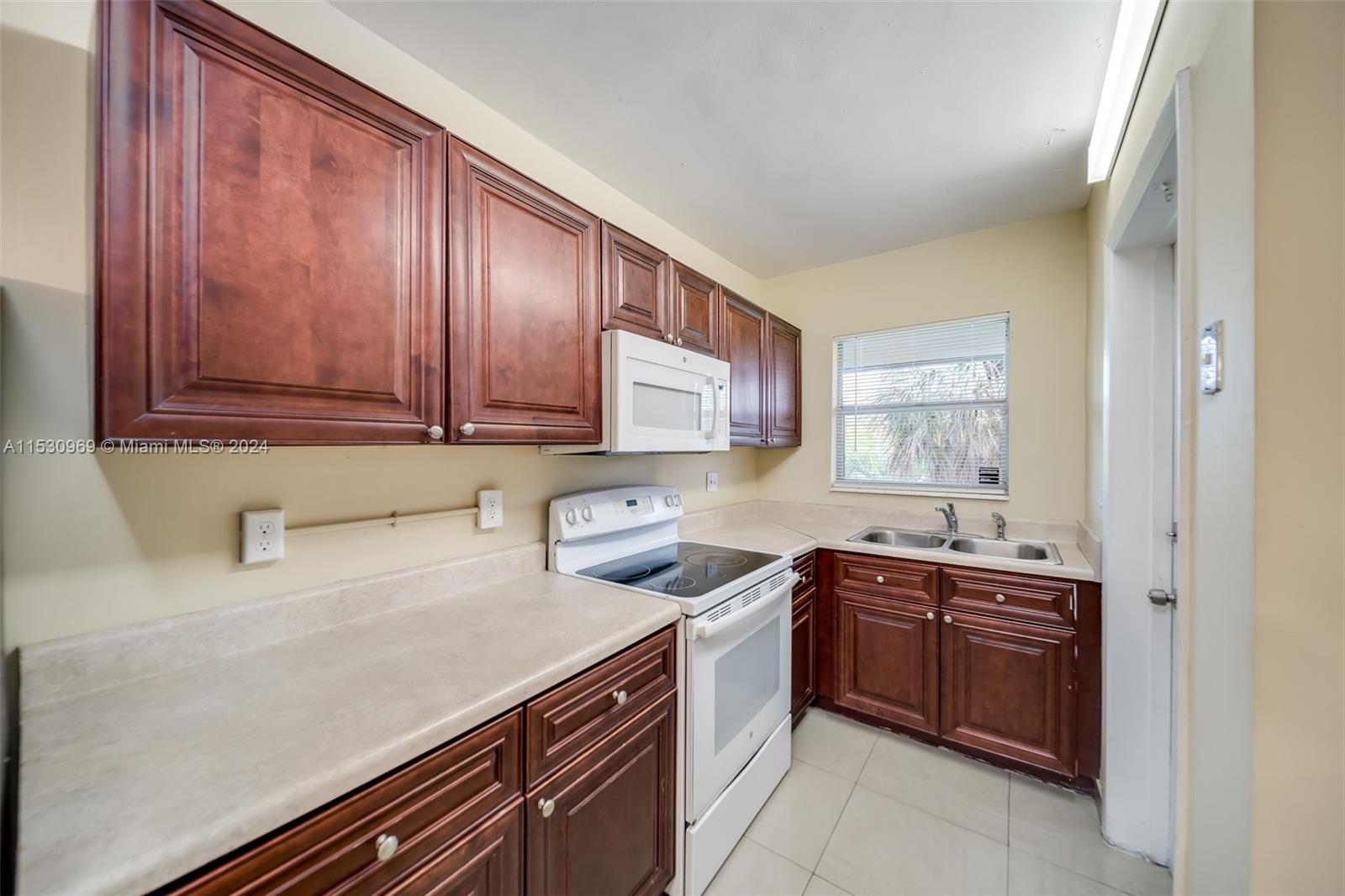 270 Layne Blvd 303, Hallandale Beach, Florida 33009, 2 Bedrooms Bedrooms, ,2 BathroomsBathrooms,Residentiallease,For Rent,270 Layne Blvd 303,A11530969