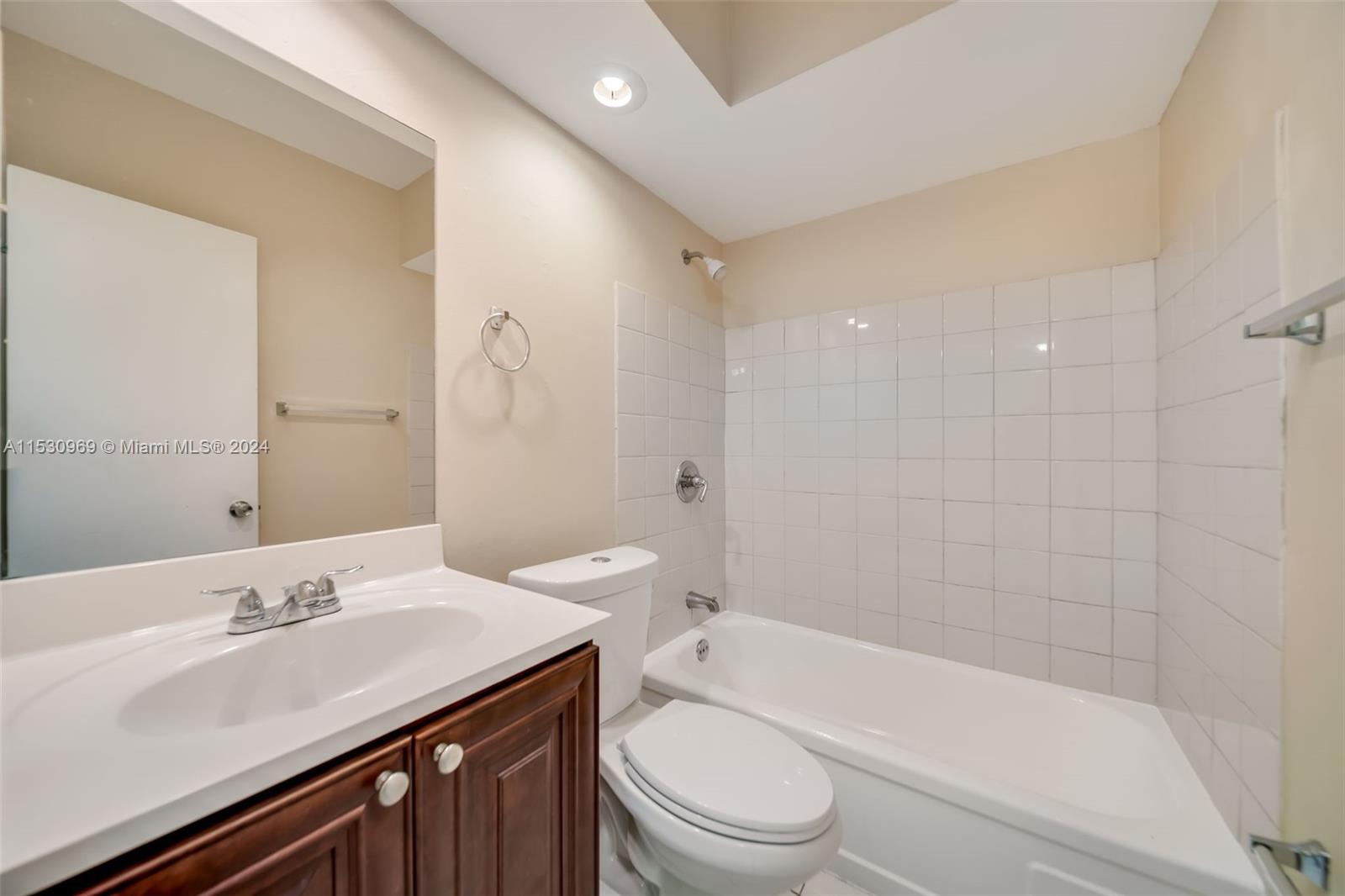 270 Layne Blvd 303, Hallandale Beach, Florida 33009, 2 Bedrooms Bedrooms, ,2 BathroomsBathrooms,Residentiallease,For Rent,270 Layne Blvd 303,A11530969