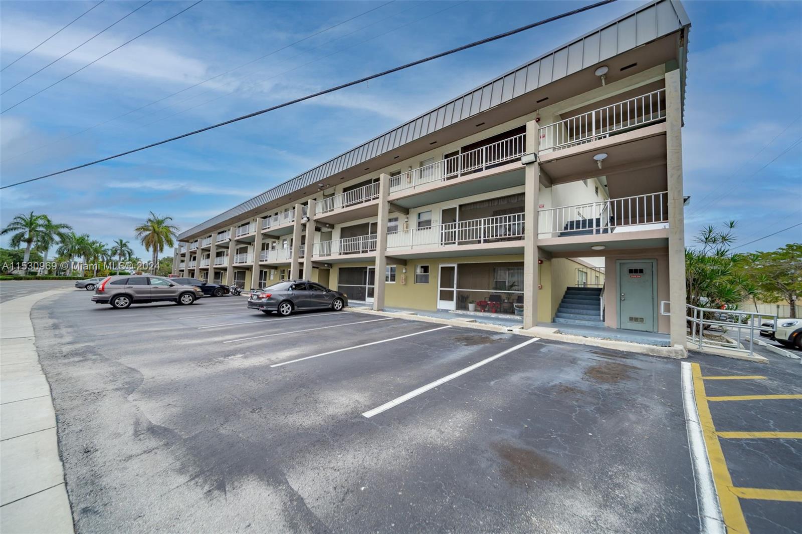 270 Layne Blvd 303, Hallandale Beach, Florida 33009, 2 Bedrooms Bedrooms, ,2 BathroomsBathrooms,Residentiallease,For Rent,270 Layne Blvd 303,A11530969