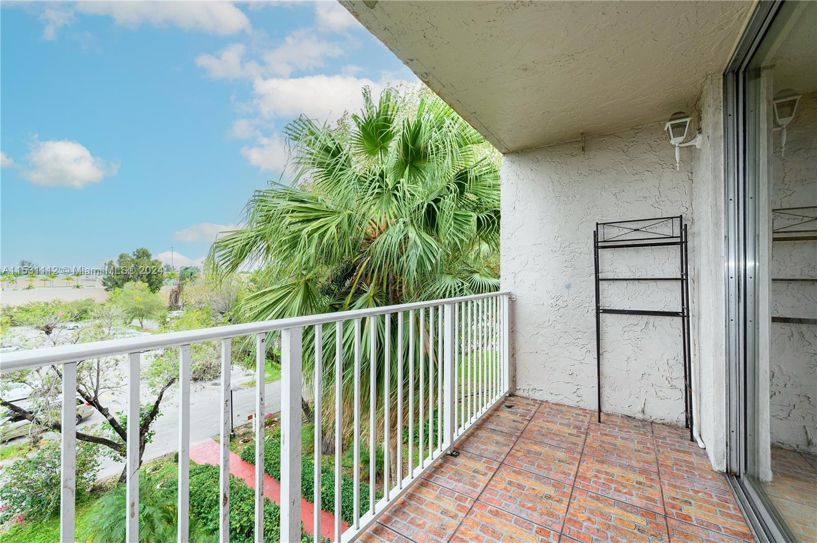 8411 NW 8th St 405, Miami, Florida 33126, 2 Bedrooms Bedrooms, ,2 BathroomsBathrooms,Residential,For Sale,8411 NW 8th St 405,A11531112