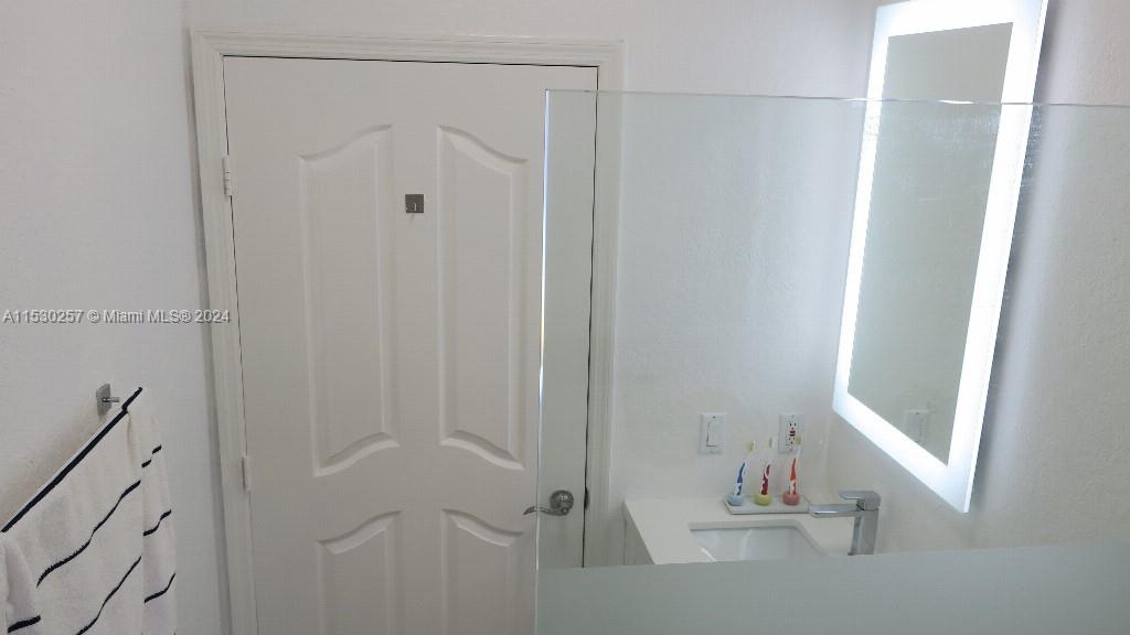 4550 SW 164th Ct, Miami, Florida 33185, 5 Bedrooms Bedrooms, 8 Rooms Rooms,2 BathroomsBathrooms,Residential,For Sale,4550 SW 164th Ct,A11530257