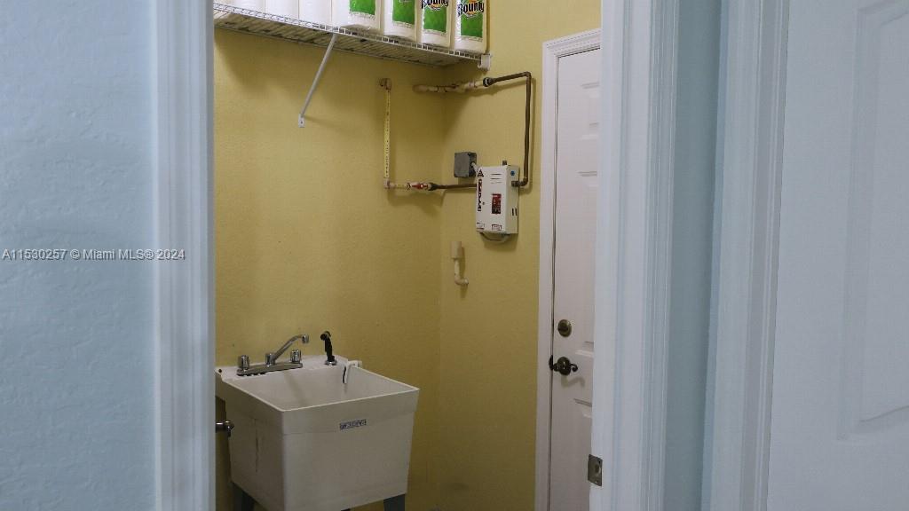 4550 SW 164th Ct, Miami, Florida 33185, 5 Bedrooms Bedrooms, 8 Rooms Rooms,2 BathroomsBathrooms,Residential,For Sale,4550 SW 164th Ct,A11530257