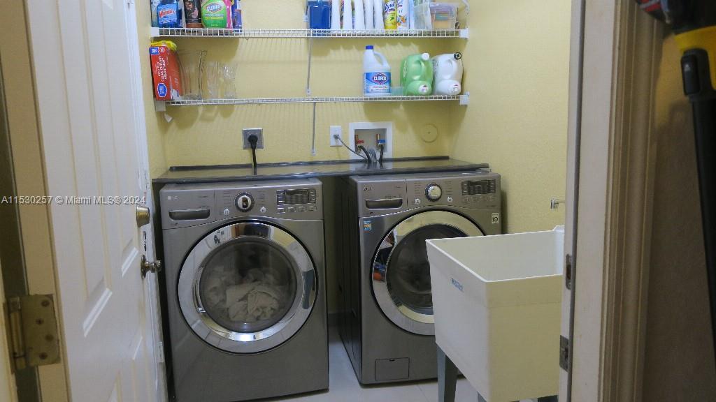 4550 SW 164th Ct, Miami, Florida 33185, 5 Bedrooms Bedrooms, 8 Rooms Rooms,2 BathroomsBathrooms,Residential,For Sale,4550 SW 164th Ct,A11530257