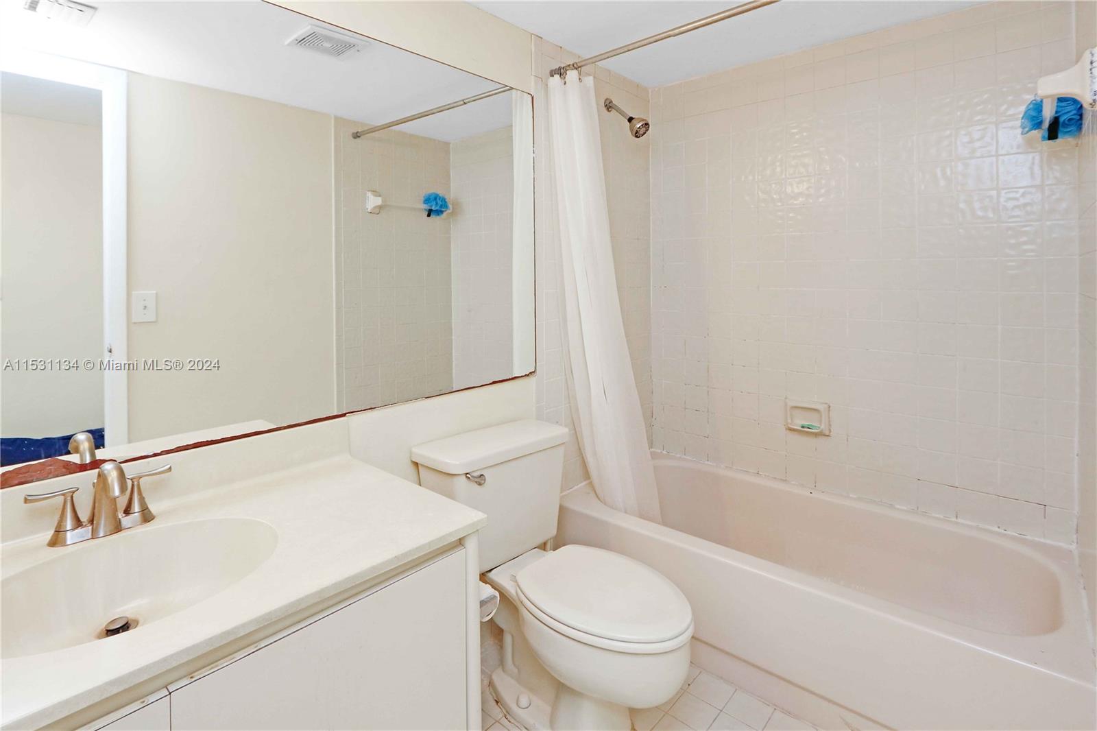 8211 NW 191st St 3-D, Hialeah, Florida 33015, 3 Bedrooms Bedrooms, ,2 BathroomsBathrooms,Residential,For Sale,8211 NW 191st St 3-D,A11531134