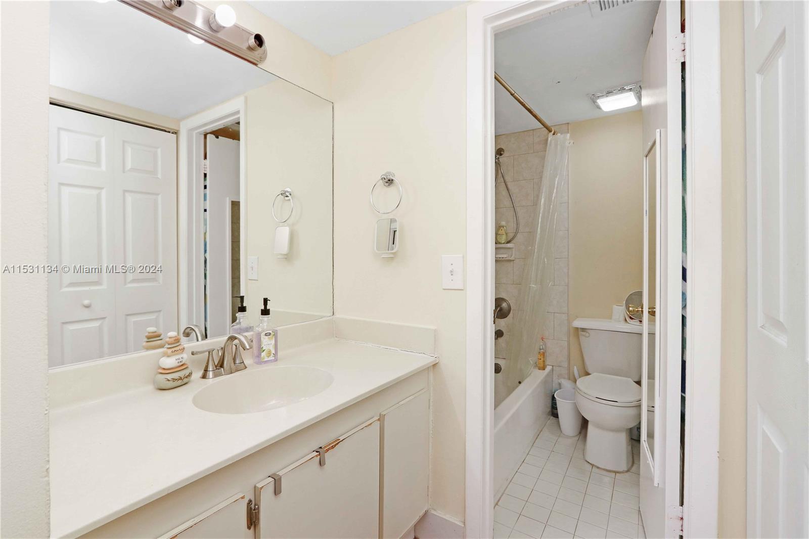 8211 NW 191st St 3-D, Hialeah, Florida 33015, 3 Bedrooms Bedrooms, ,2 BathroomsBathrooms,Residential,For Sale,8211 NW 191st St 3-D,A11531134