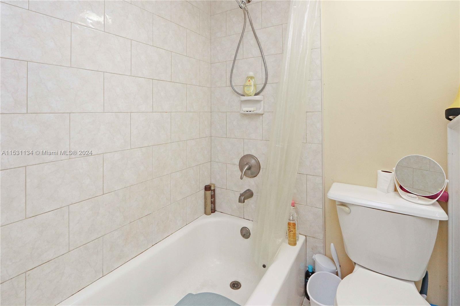 8211 NW 191st St 3-D, Hialeah, Florida 33015, 3 Bedrooms Bedrooms, ,2 BathroomsBathrooms,Residential,For Sale,8211 NW 191st St 3-D,A11531134