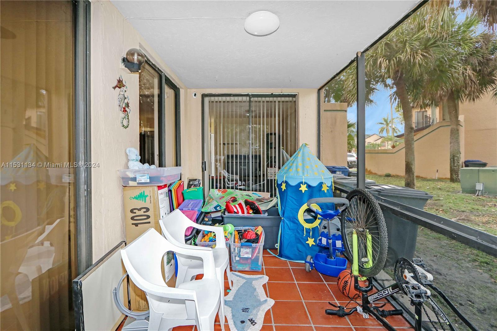 8211 NW 191st St 3-D, Hialeah, Florida 33015, 3 Bedrooms Bedrooms, ,2 BathroomsBathrooms,Residential,For Sale,8211 NW 191st St 3-D,A11531134