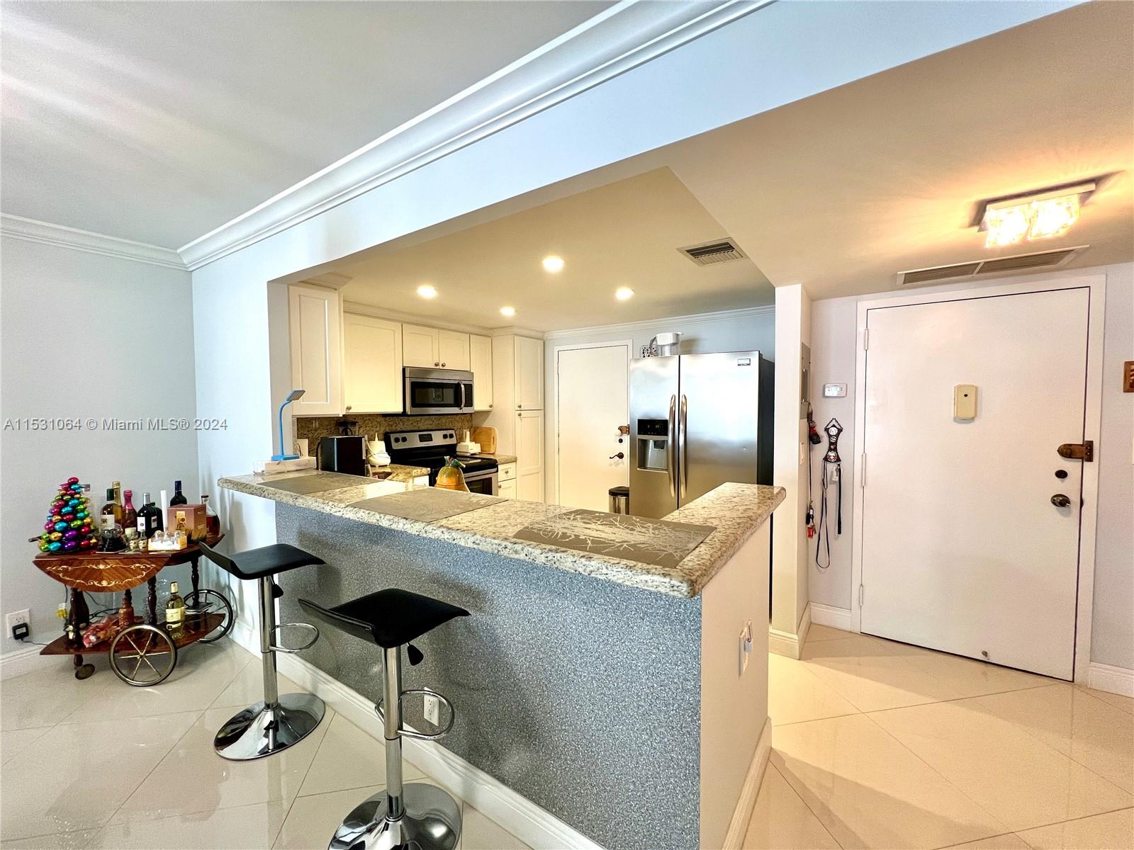 1865 S Ocean Dr 12C, Hallandale Beach, Florida 33009, 1 Bedroom Bedrooms, ,2 BathroomsBathrooms,Residentiallease,For Rent,1865 S Ocean Dr 12C,A11531064