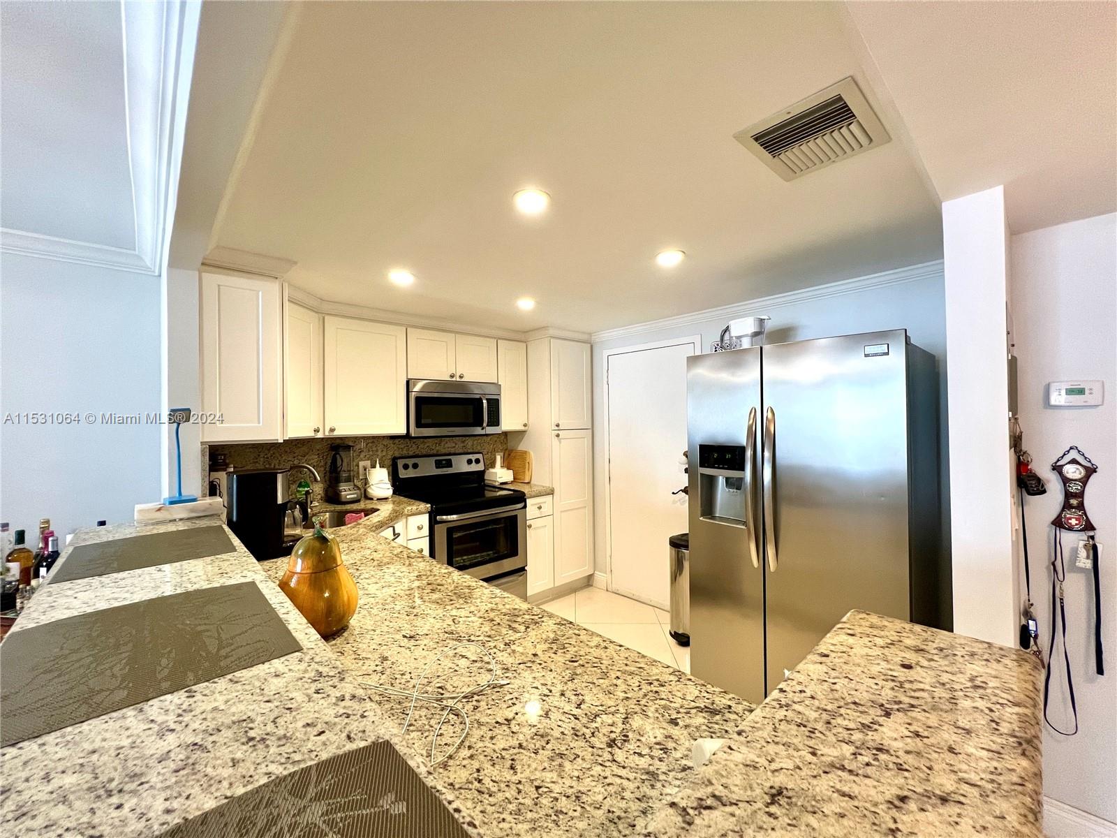 1865 S Ocean Dr 12C, Hallandale Beach, Florida 33009, 1 Bedroom Bedrooms, ,2 BathroomsBathrooms,Residentiallease,For Rent,1865 S Ocean Dr 12C,A11531064