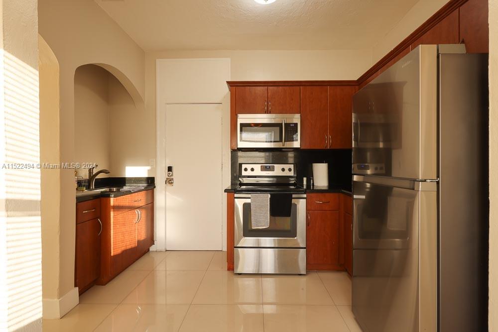 1753 SW 13th St 4, Miami, Florida 33145, 2 Bedrooms Bedrooms, ,1 BathroomBathrooms,Residentiallease,For Rent,1753 SW 13th St 4,A11522494